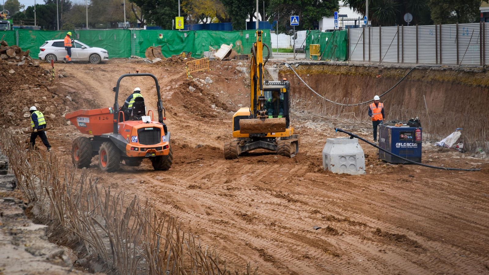 Obras de la futura parada subterránea de Pino Montano.