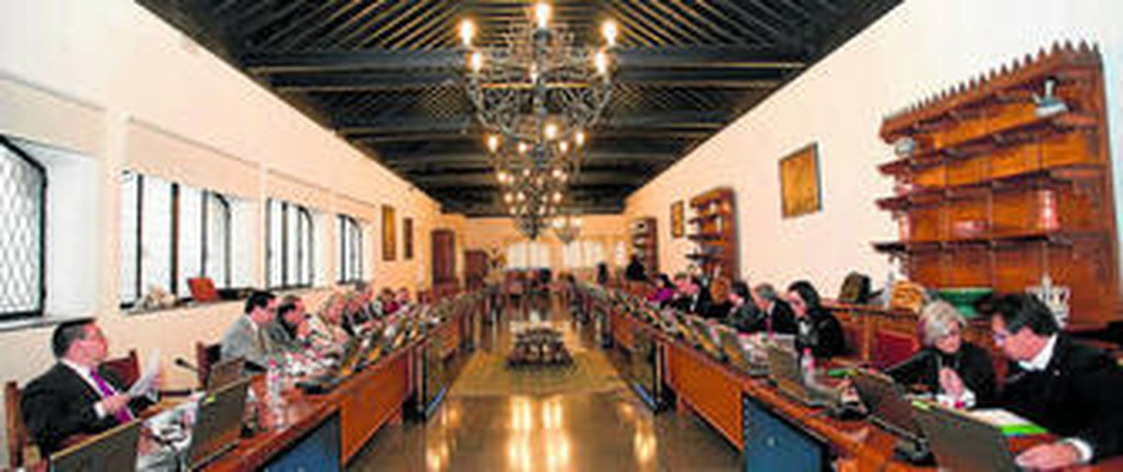 LPleno del Consejo Social de la Universidad de Granada donde fue aprobado el presupuesto para 2014