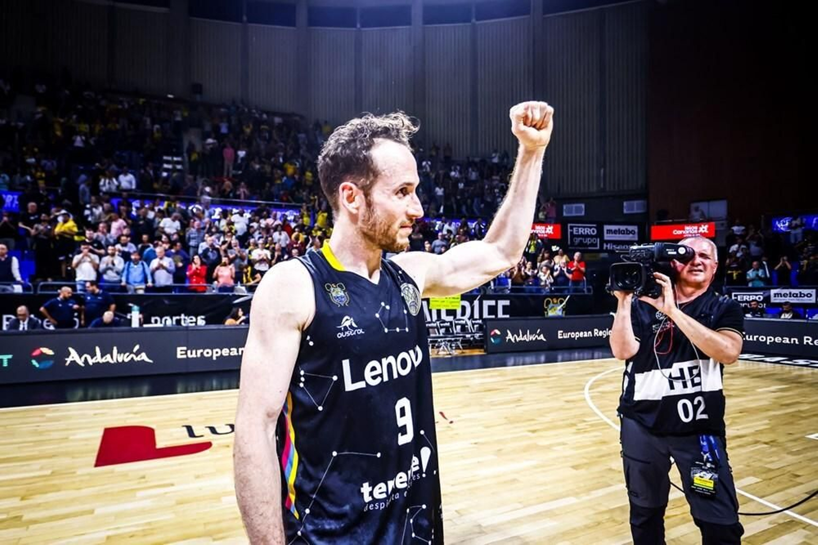 Marcelinho Huertas celebra una victoria.