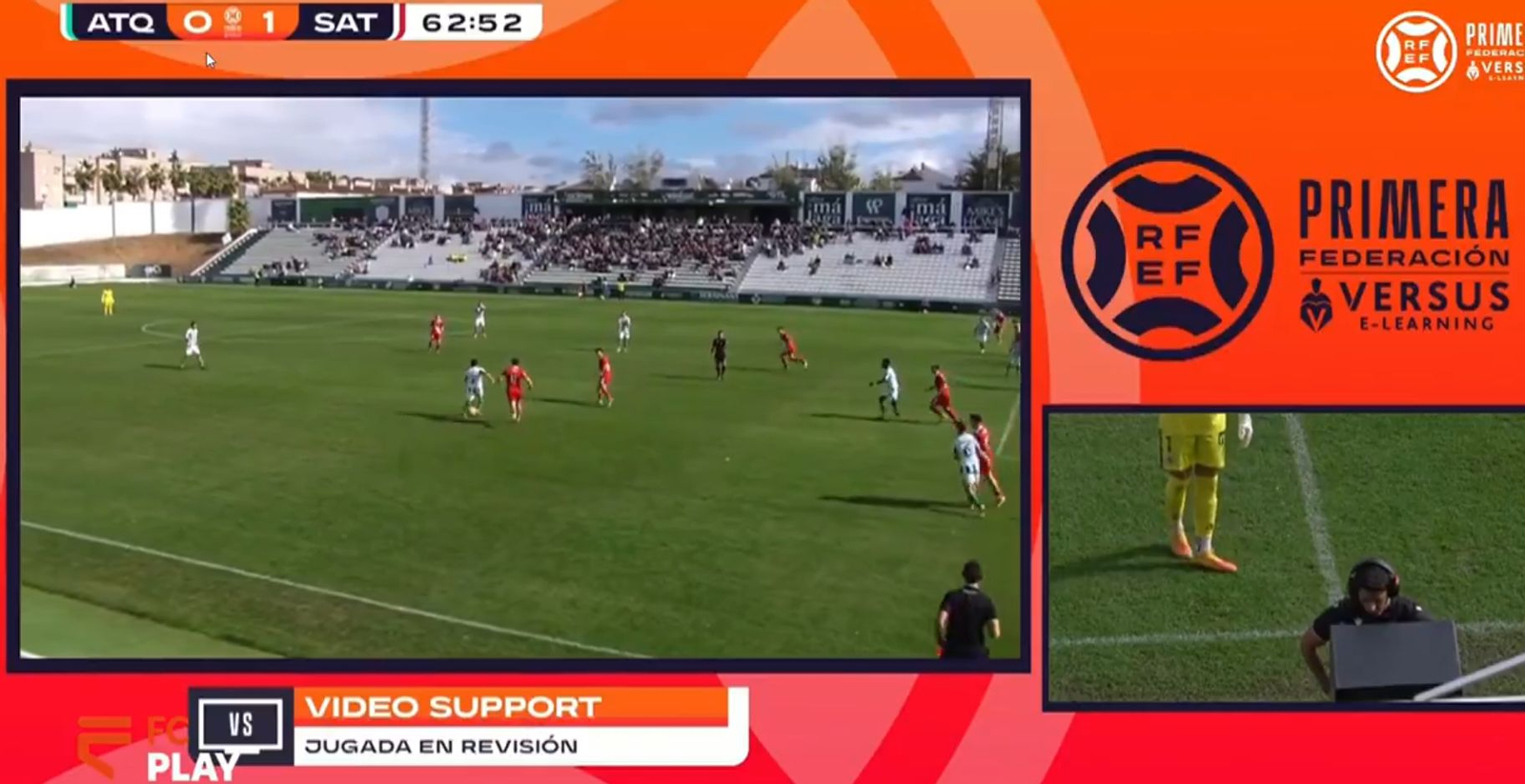 El golpe con el hombro de Collado sobre David Ramos (ángulo inferior derecho) revisado por Palomares Gutiérrez en el monitor.