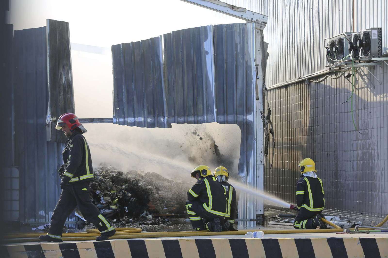 Las fotos del incendio en una nave de aceites del polígono Guadalhorce