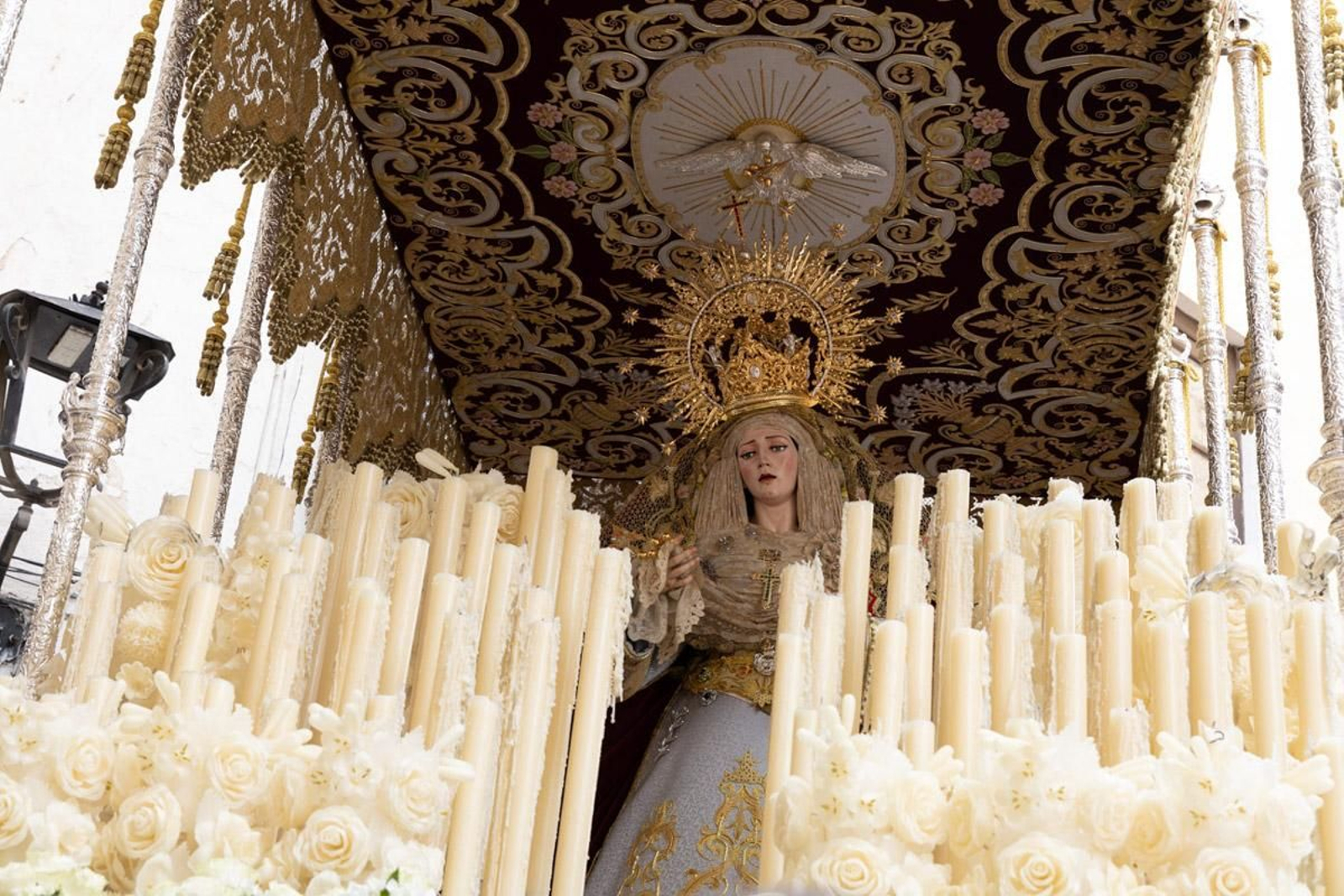 Los jiennenses se echan a la calle para presenciar la primera de las procesiones de la jornada: la Borriquilla (II)