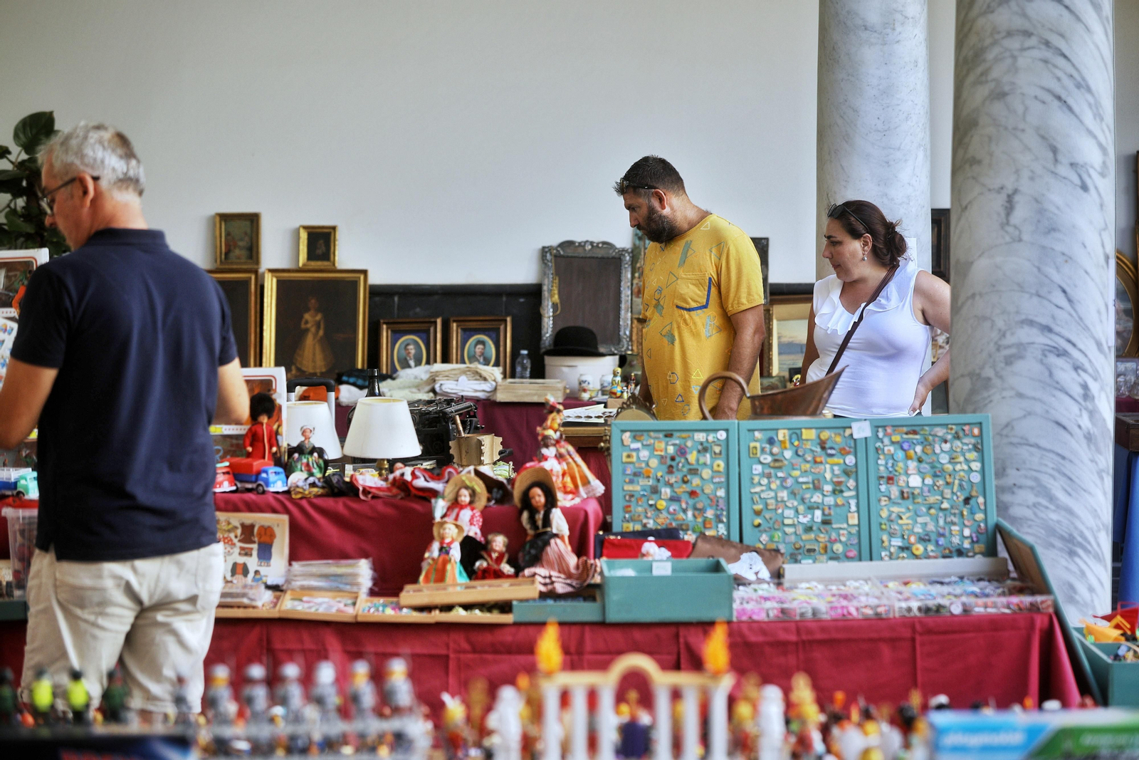 Las imágenes del Mercado de Antigüedades y Coleccionismo en el convento de Santo Domingo