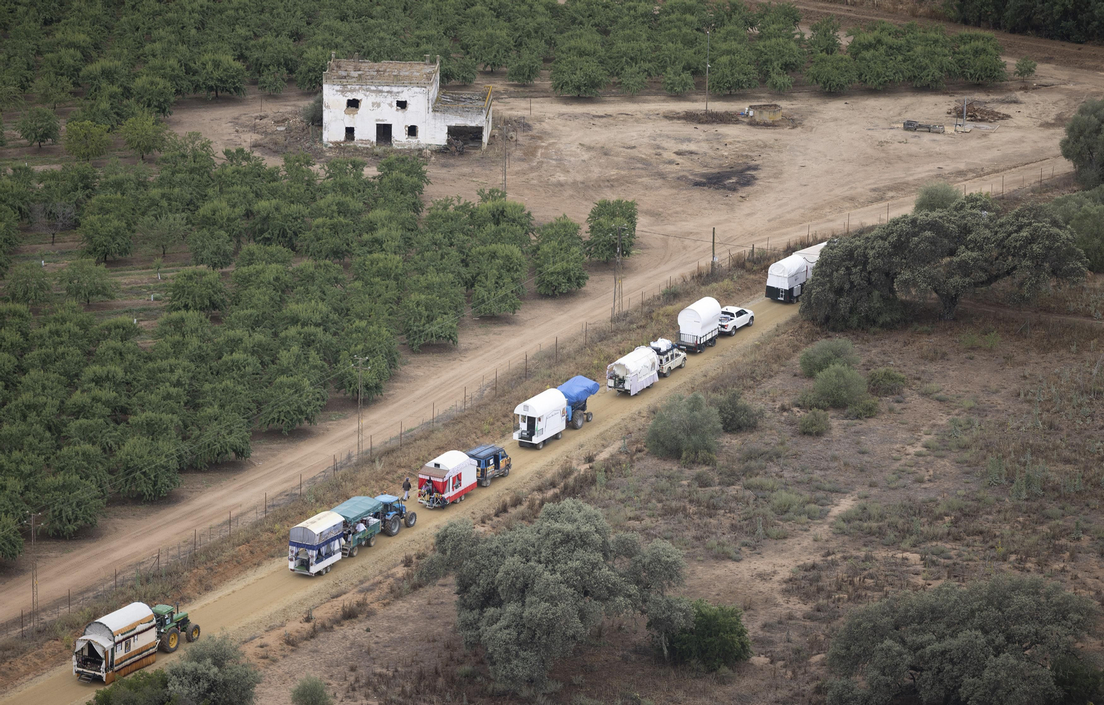 Las impresionantes fotos del camino del Rocío, desde el helicóptero de la Guardia Civil