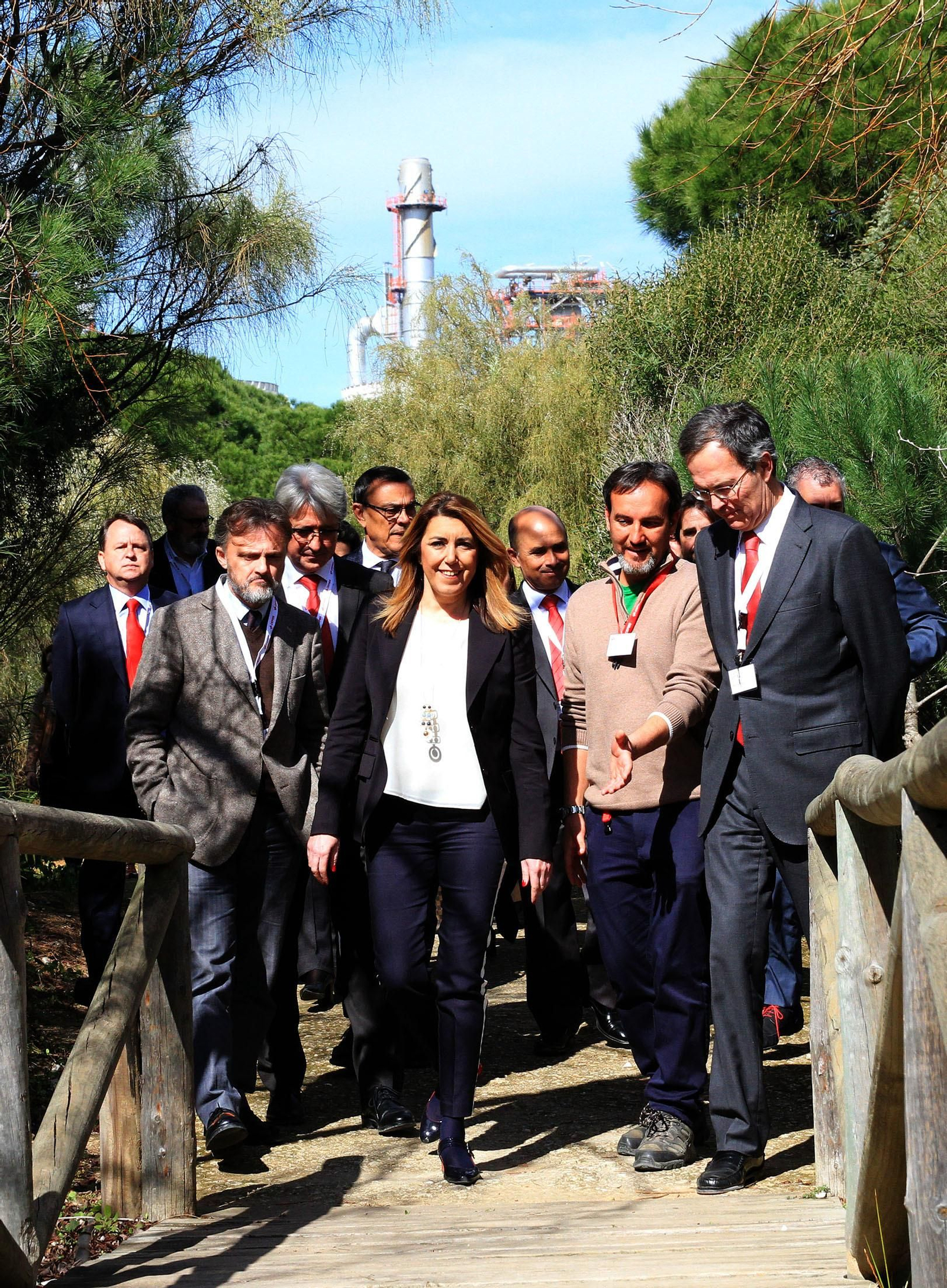 La presidenta de la Junta de Andalucía, Susana Díaz, y el consejero delegado de Cepsa, Pedro Miró, inauguran el proyecto 'Optimización de Aromáticos' de Cepsa, en imágenes