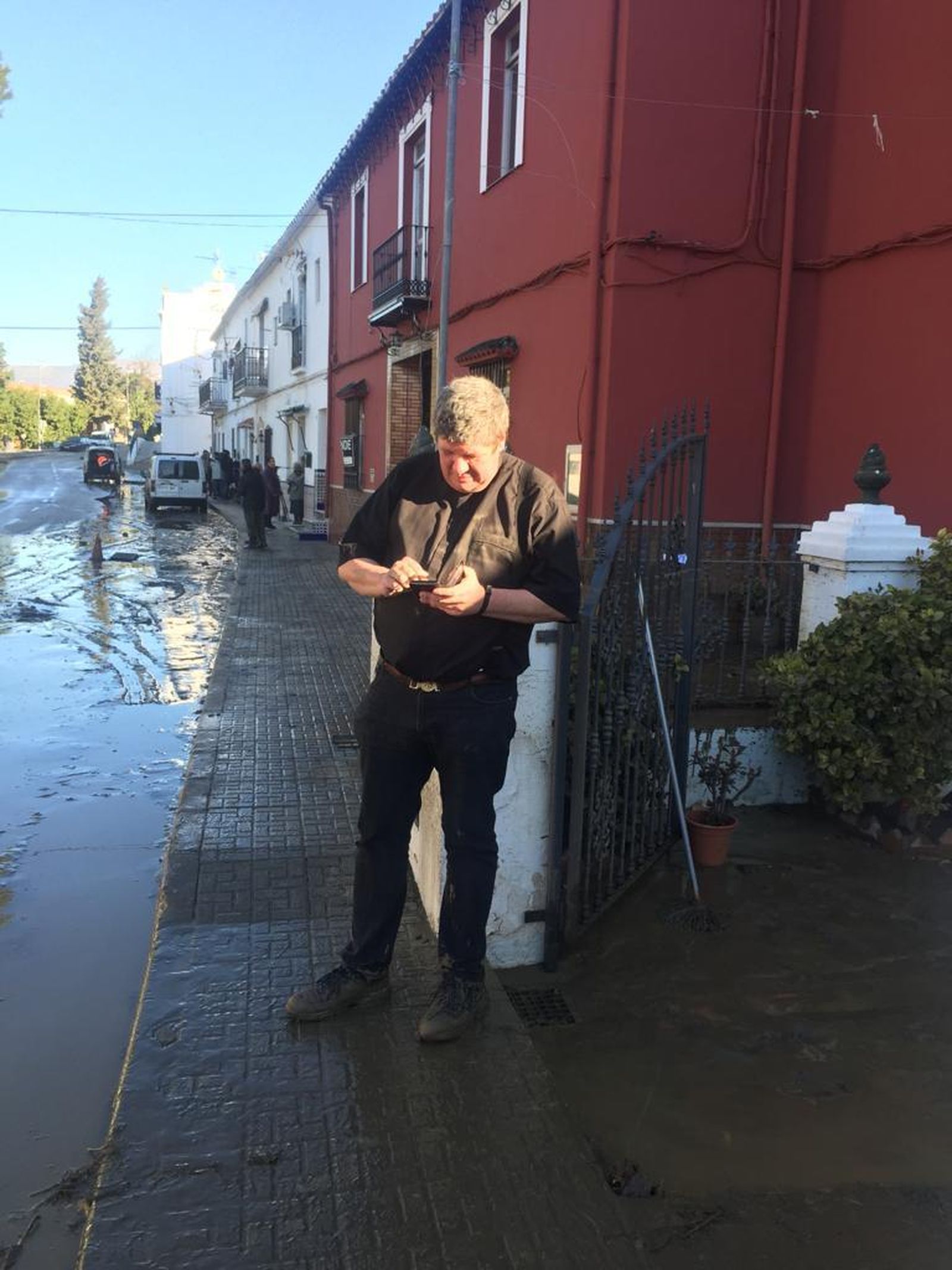 Imágenes de la inundación de El Trapiche, en Vélez-Málaga, por la rotura de una tubería del pantano de la Viñuela.