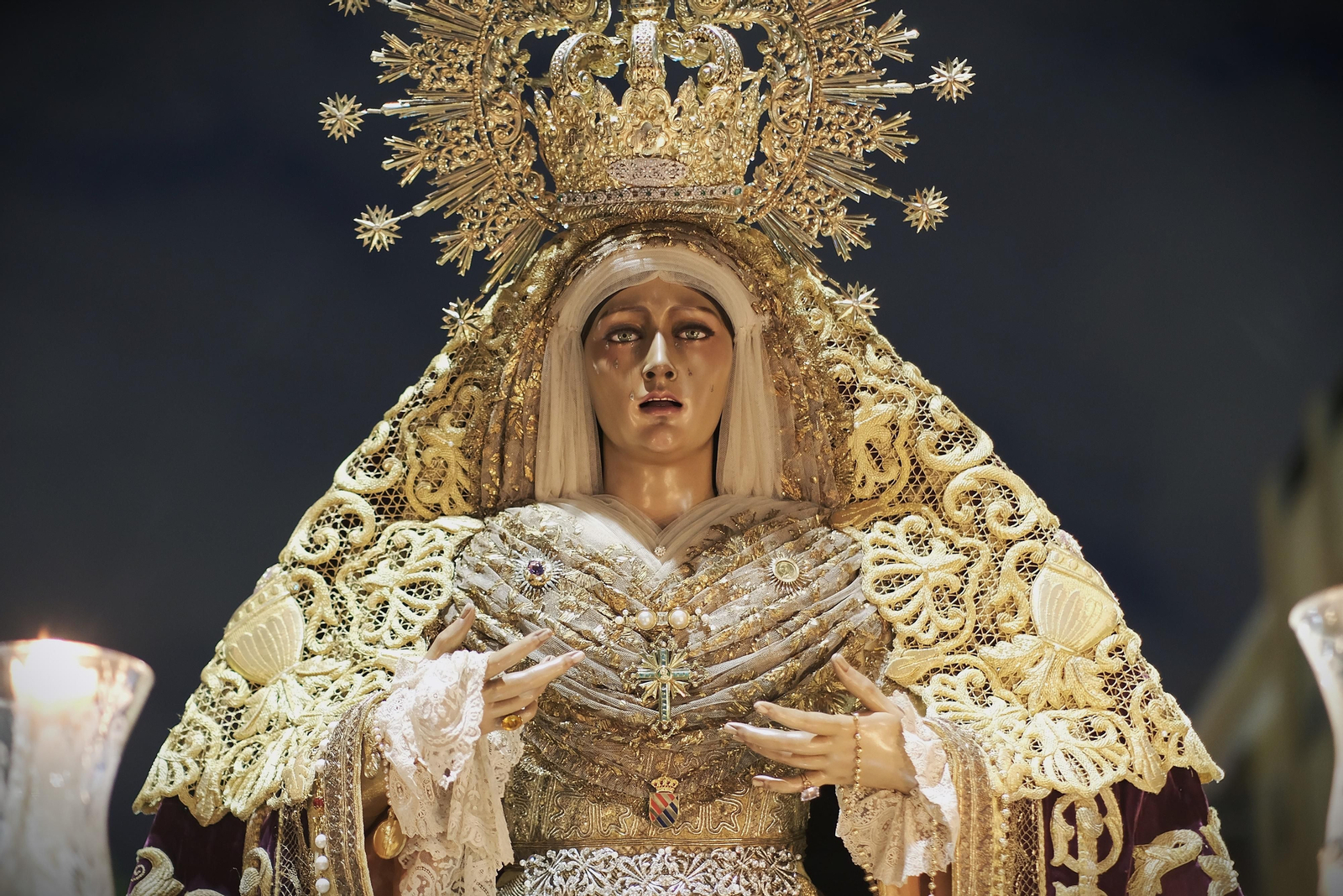 Las imágenes del rosario vespertino de la Virgen del Rosario de San Pablo
