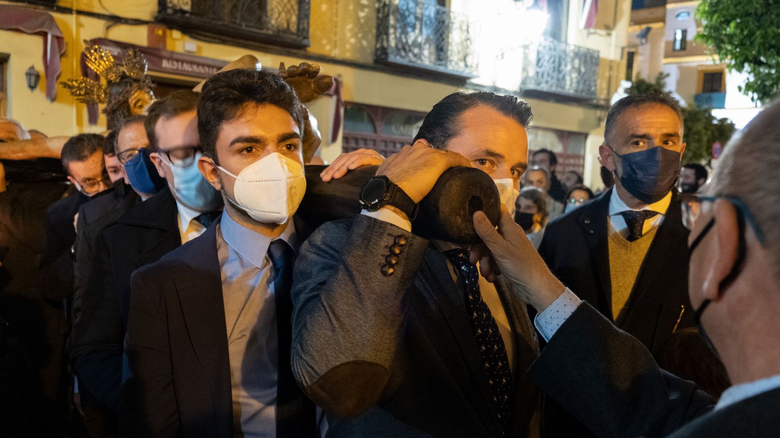 El vía crucis con el Cristo del Mandato, en imágenes