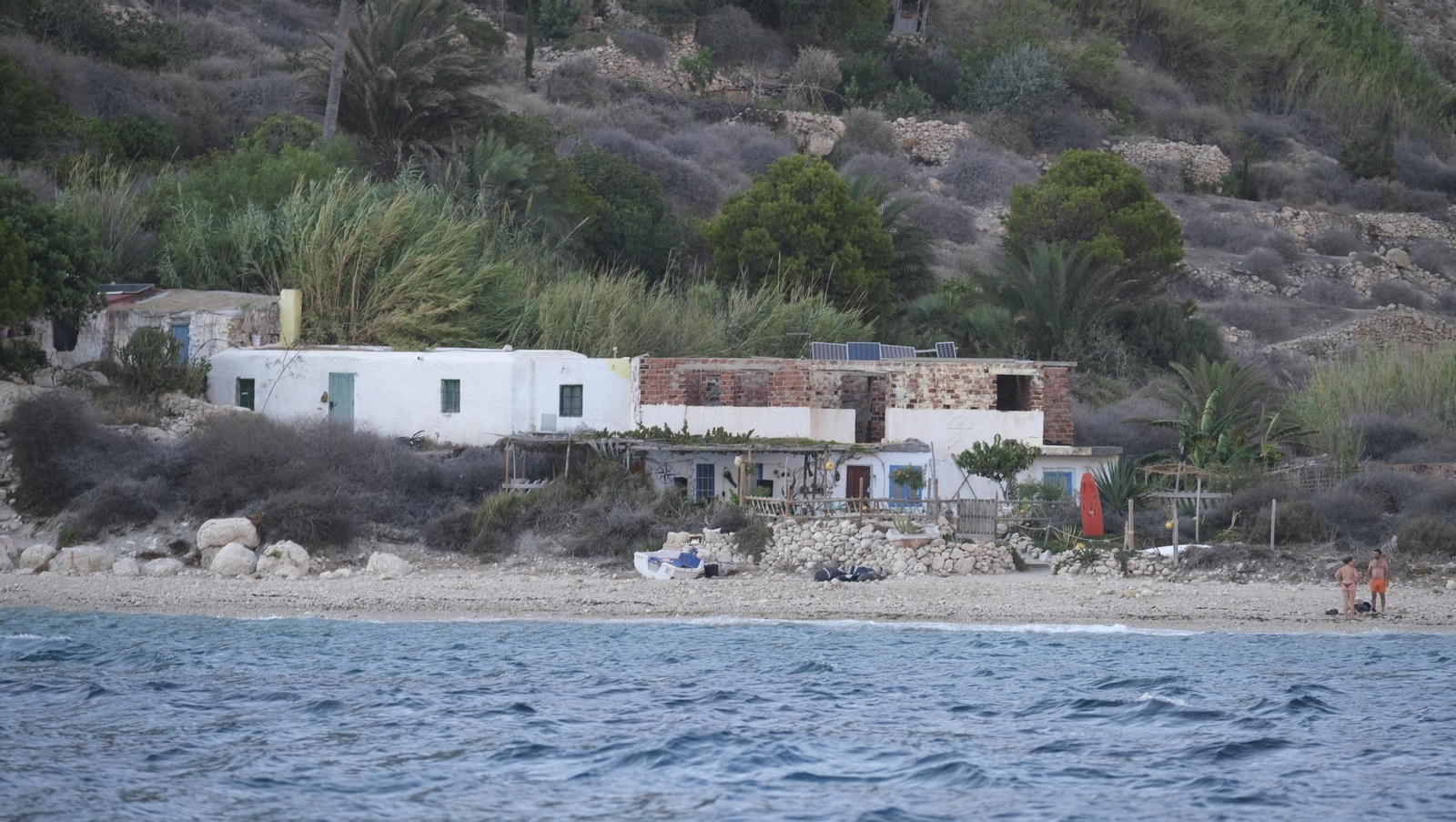 Una jornada con el servicio marítimo de la Policía Local de Níjar, en imágenes