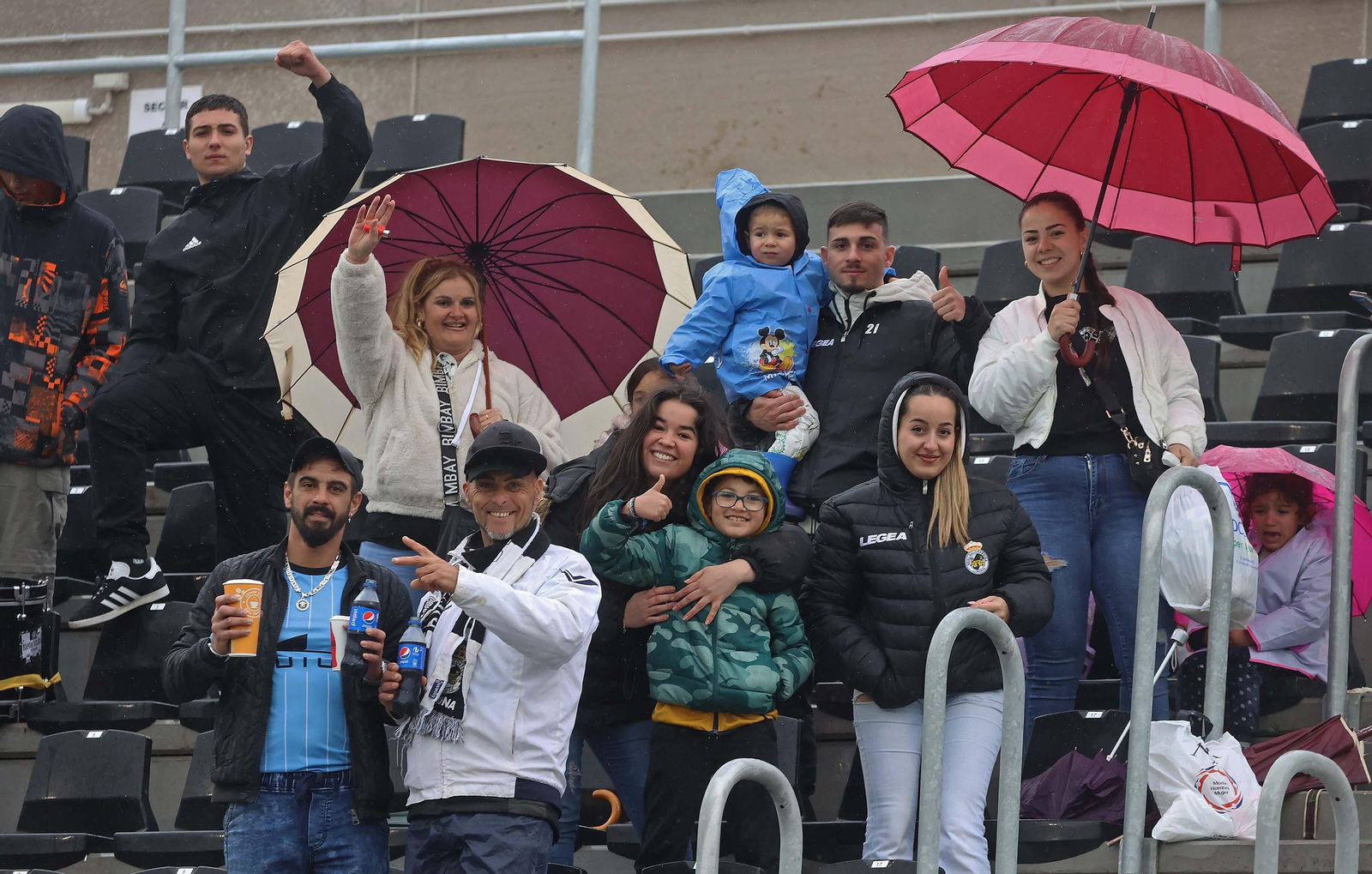 Búscate en el Ciudad de La Línea durante el Balona - Vélez de Segunda RFEF