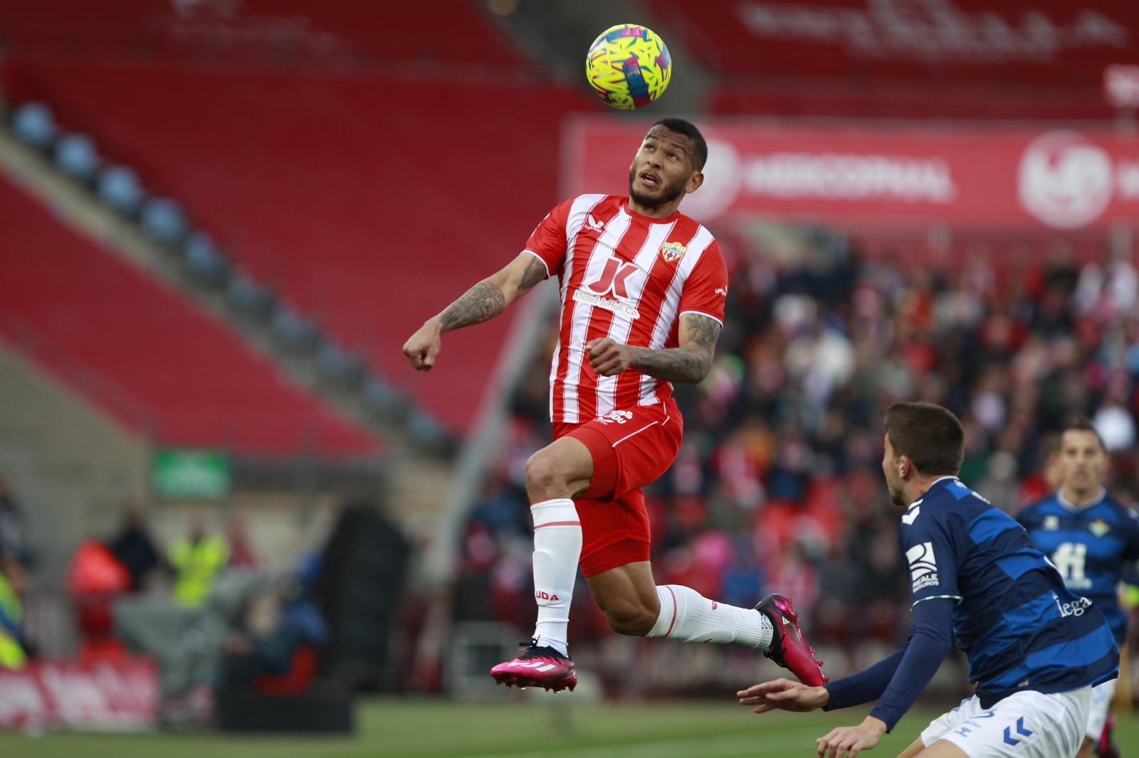 Imágenes del partido de fútbol U.D. Almería-Real Betis Balompié
