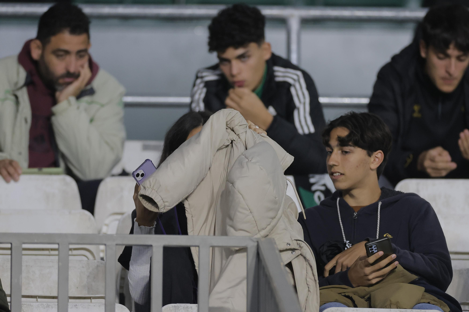 Búscate en las fotos del Betis-Las Palmas