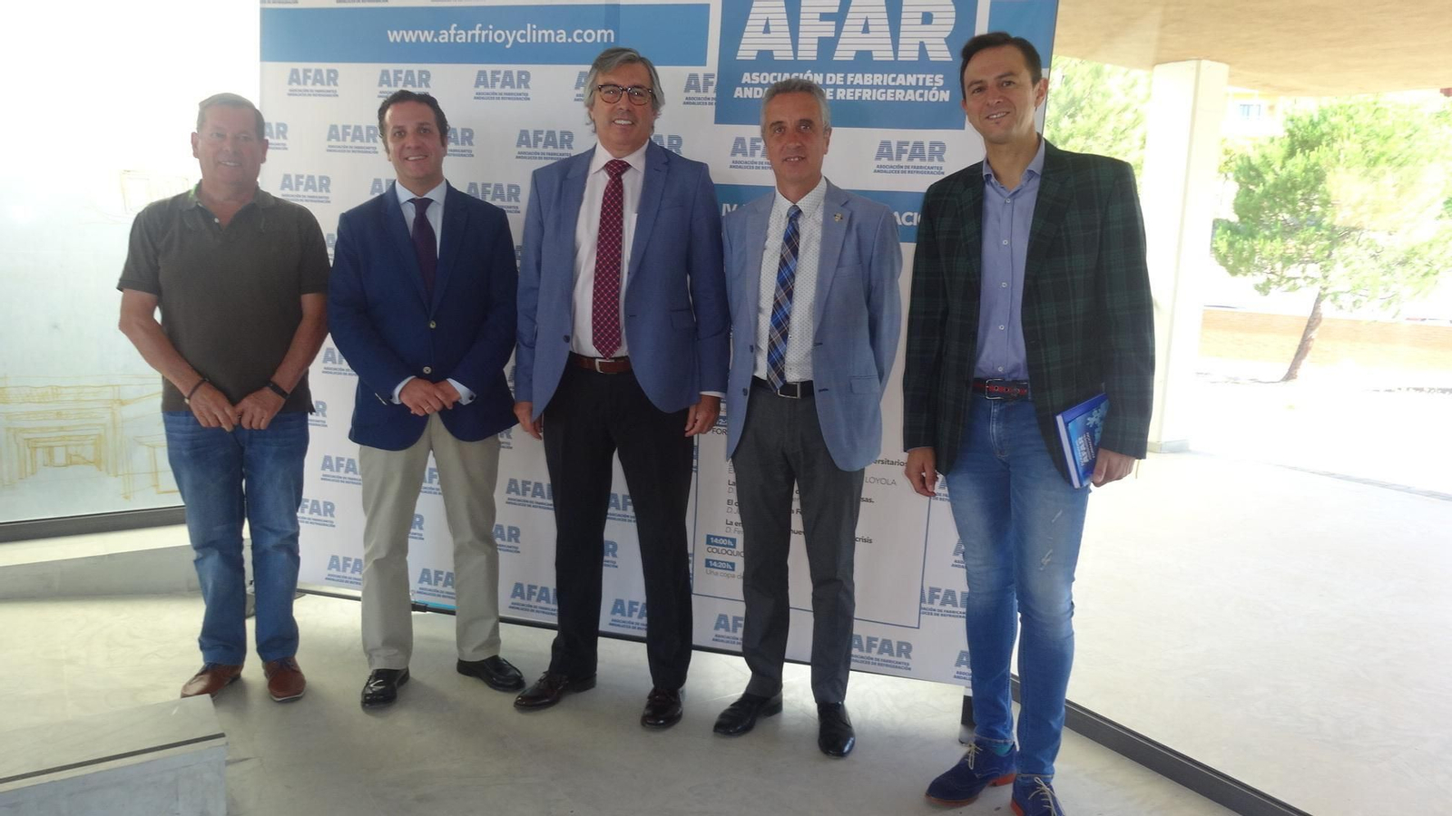 Dirigentes institucionales, ayer antes de que dieran comienzo las jornadas.