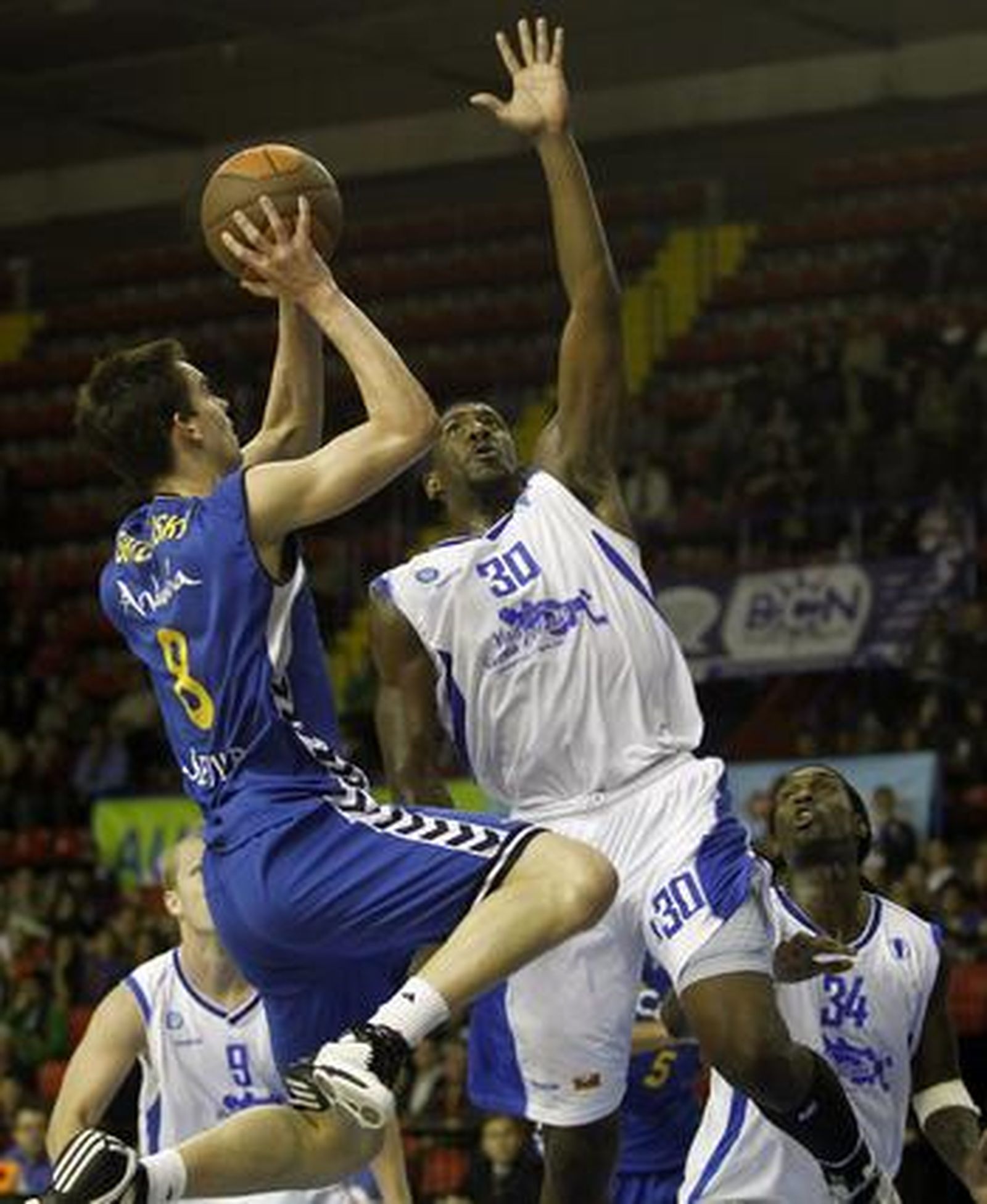 El Cajasol gana en San Pablo al Panellinios en el quinto partido del 'Last 16' de la Eurocup. / Antonio Pizarro