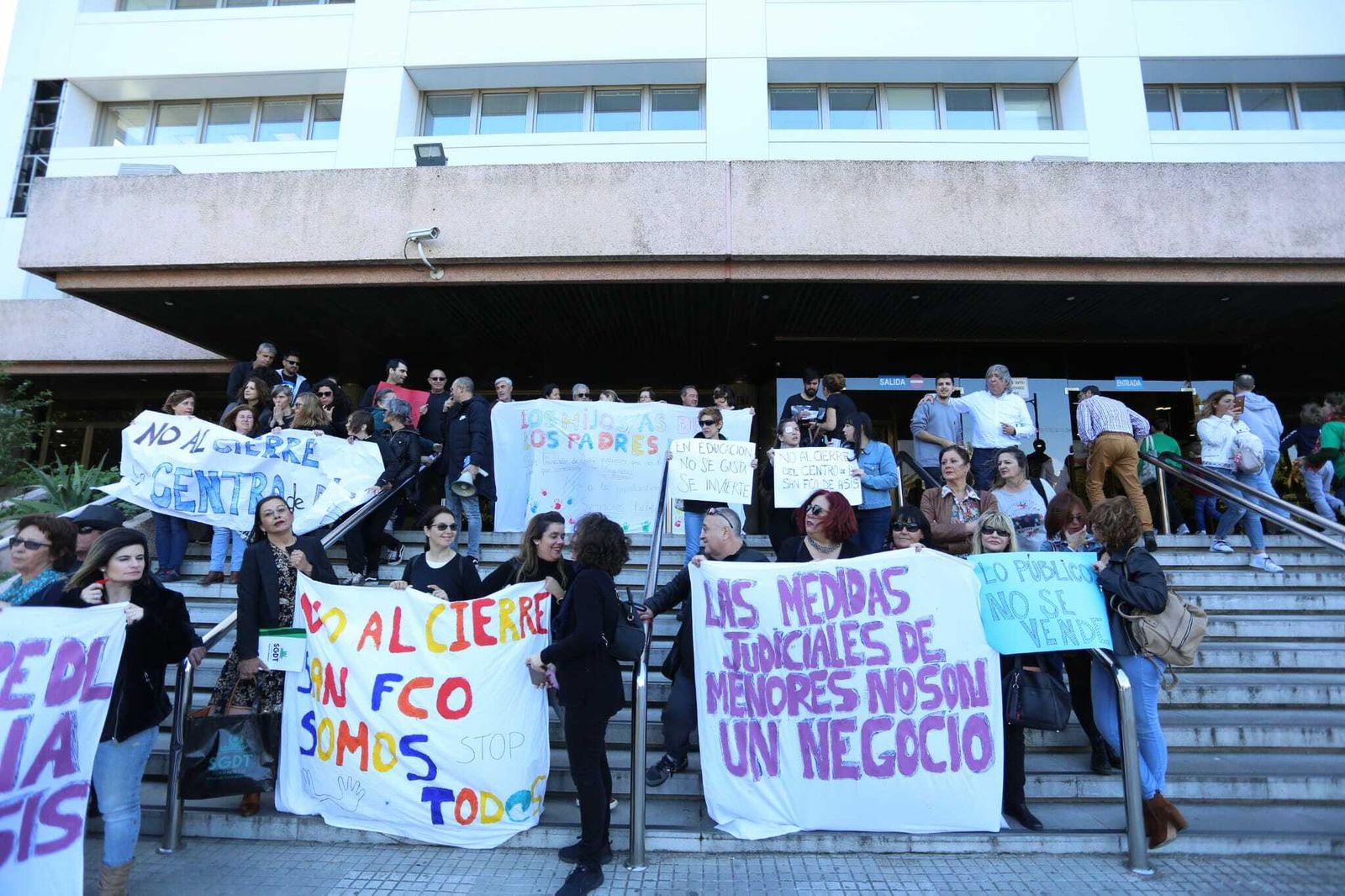 Asistentes a la huelga educativa en Málaga