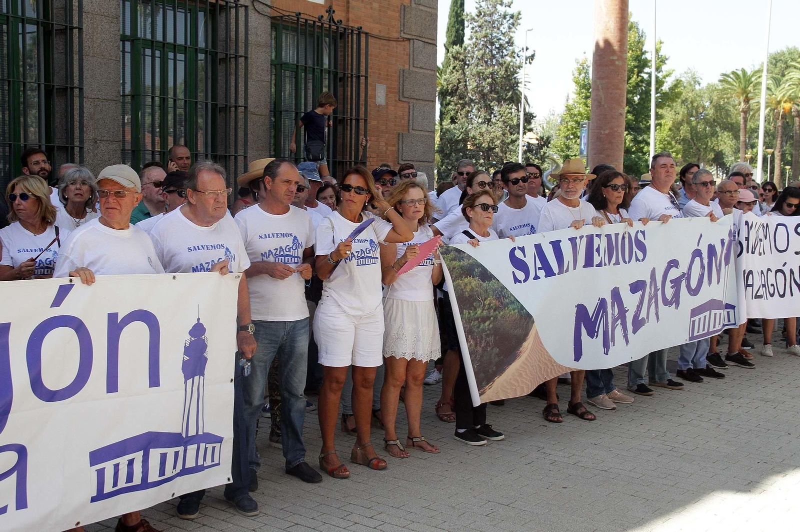 Imágenes de la manifestación "Salvemos las Playas de Huelva"