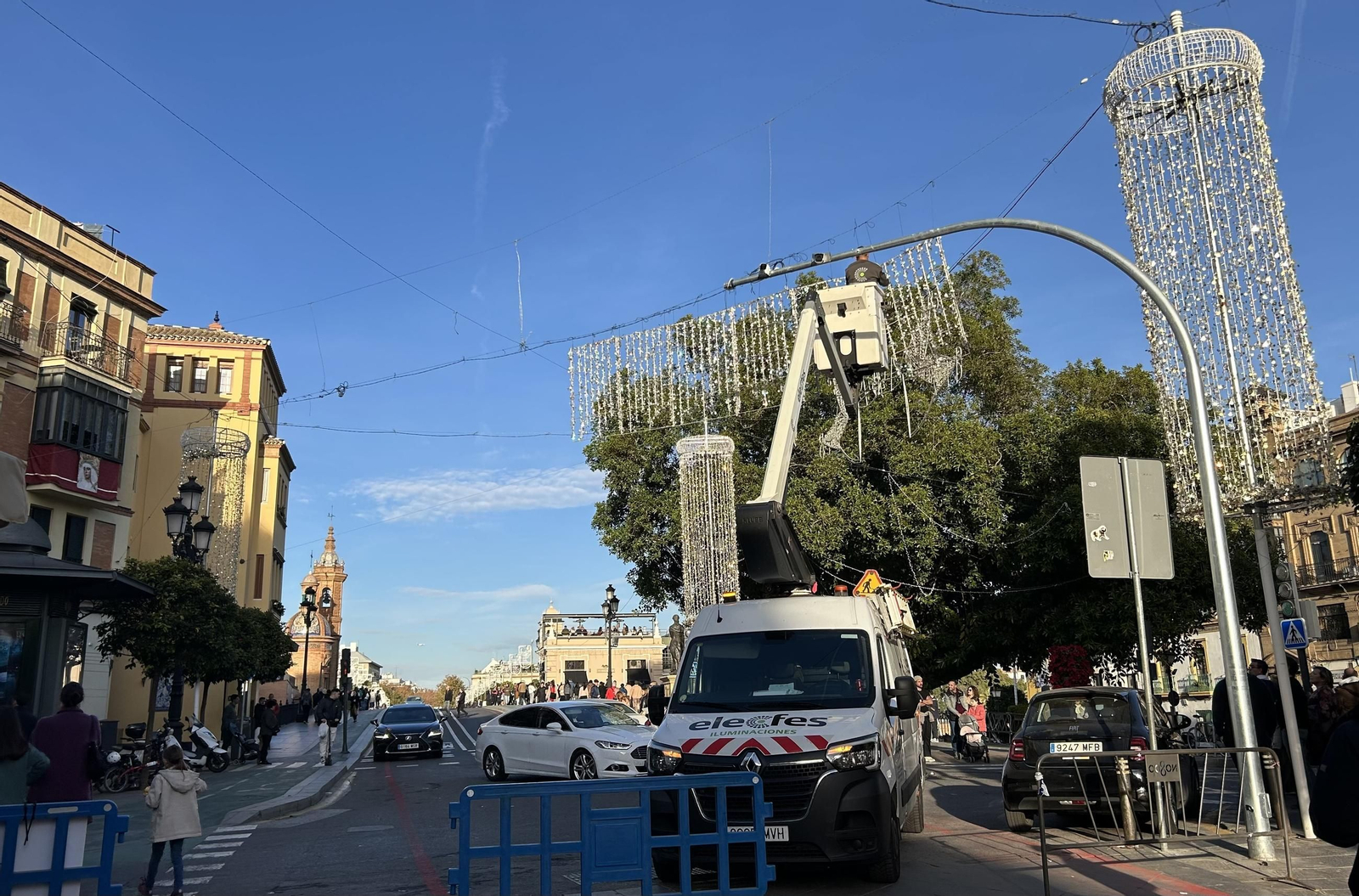 Desmontaje de las luces del Altozano por segunda vez