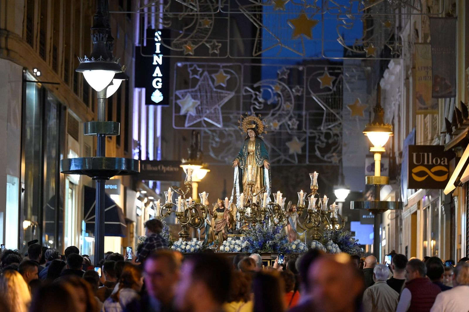 La procesión de la Virgen de la Medalla Milagrosa de Córdoba, en imágenes