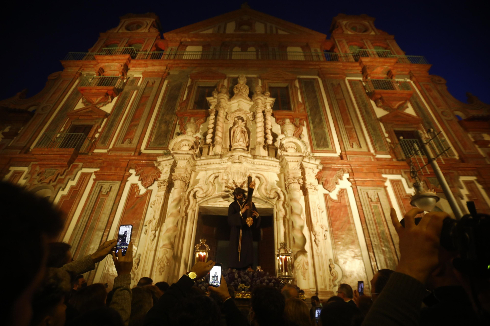 El vía crucis del Señor del Soberano Poder de Córdoba, en imágenes