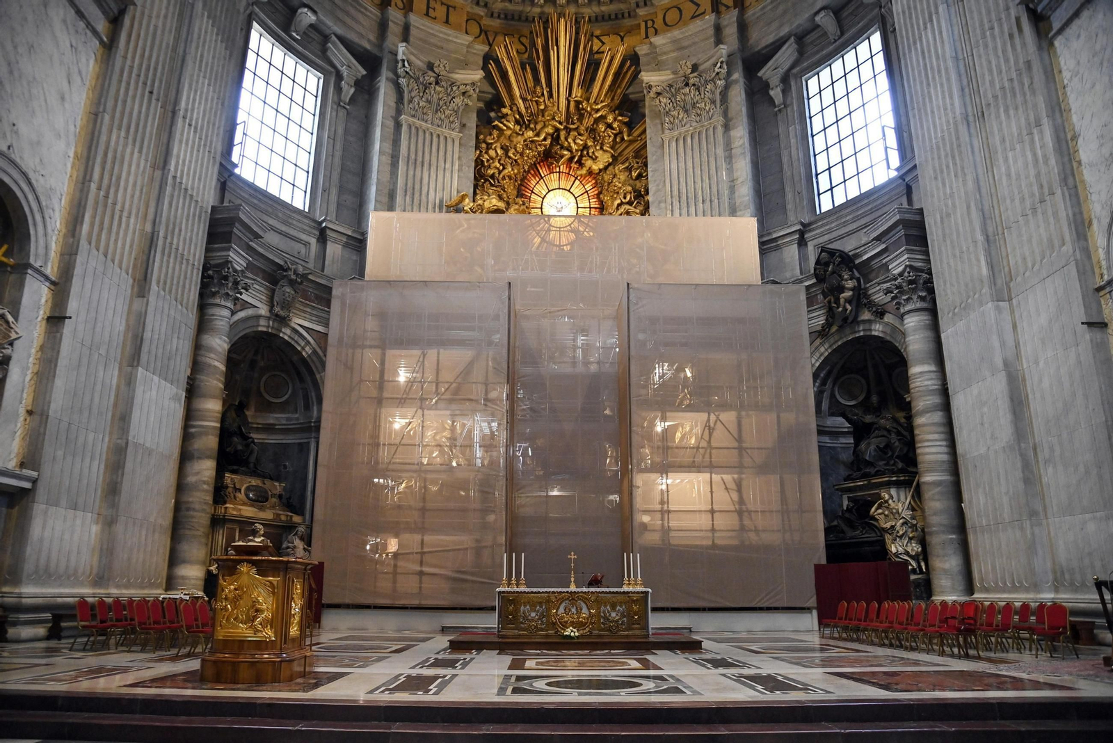 Restauración del Baldaquino de Bernini en el Vaticano