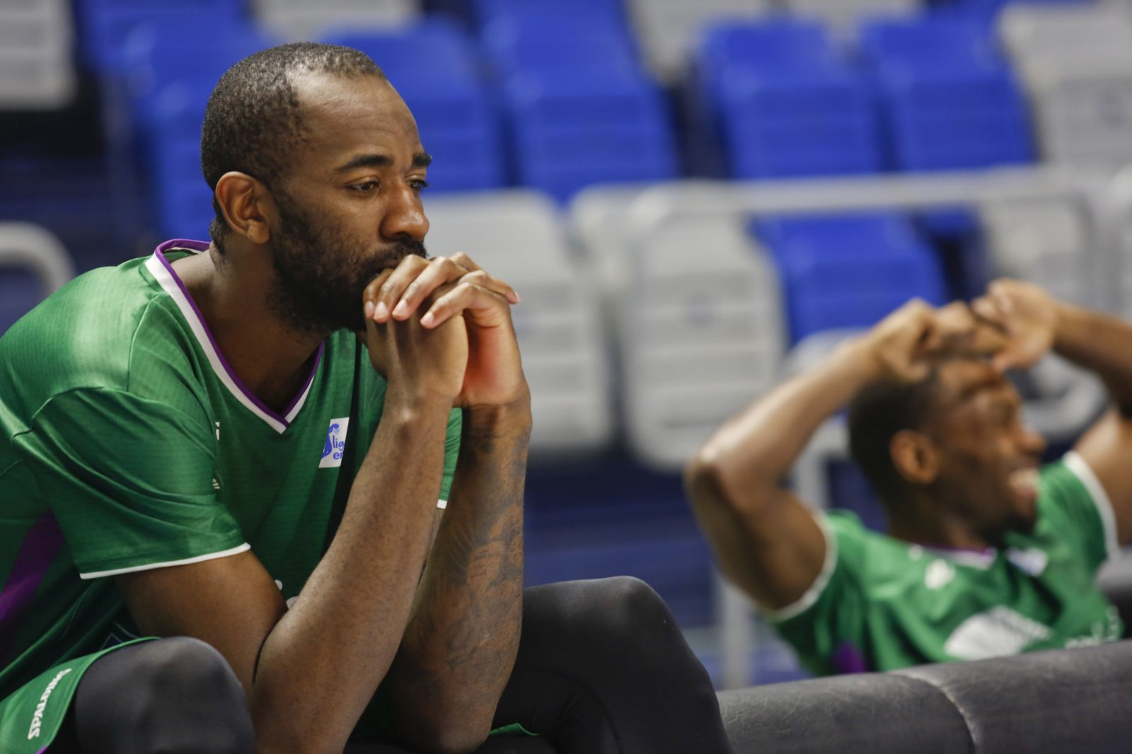 Eyenga, pensativo, antes de un entrenamiento del Unicaja.