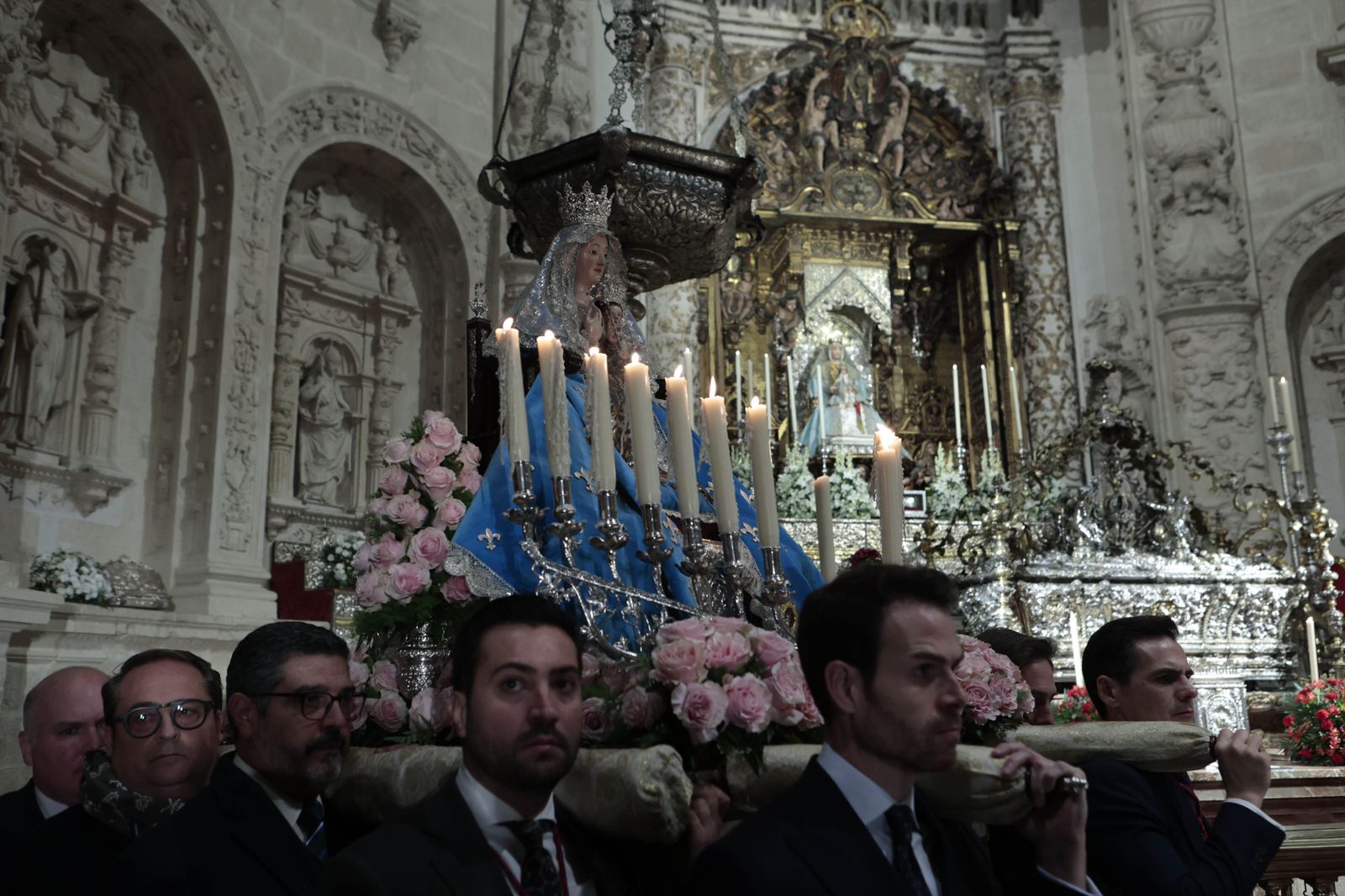 Las imágenes del traslado de la Virgen de Valme a la Catedral