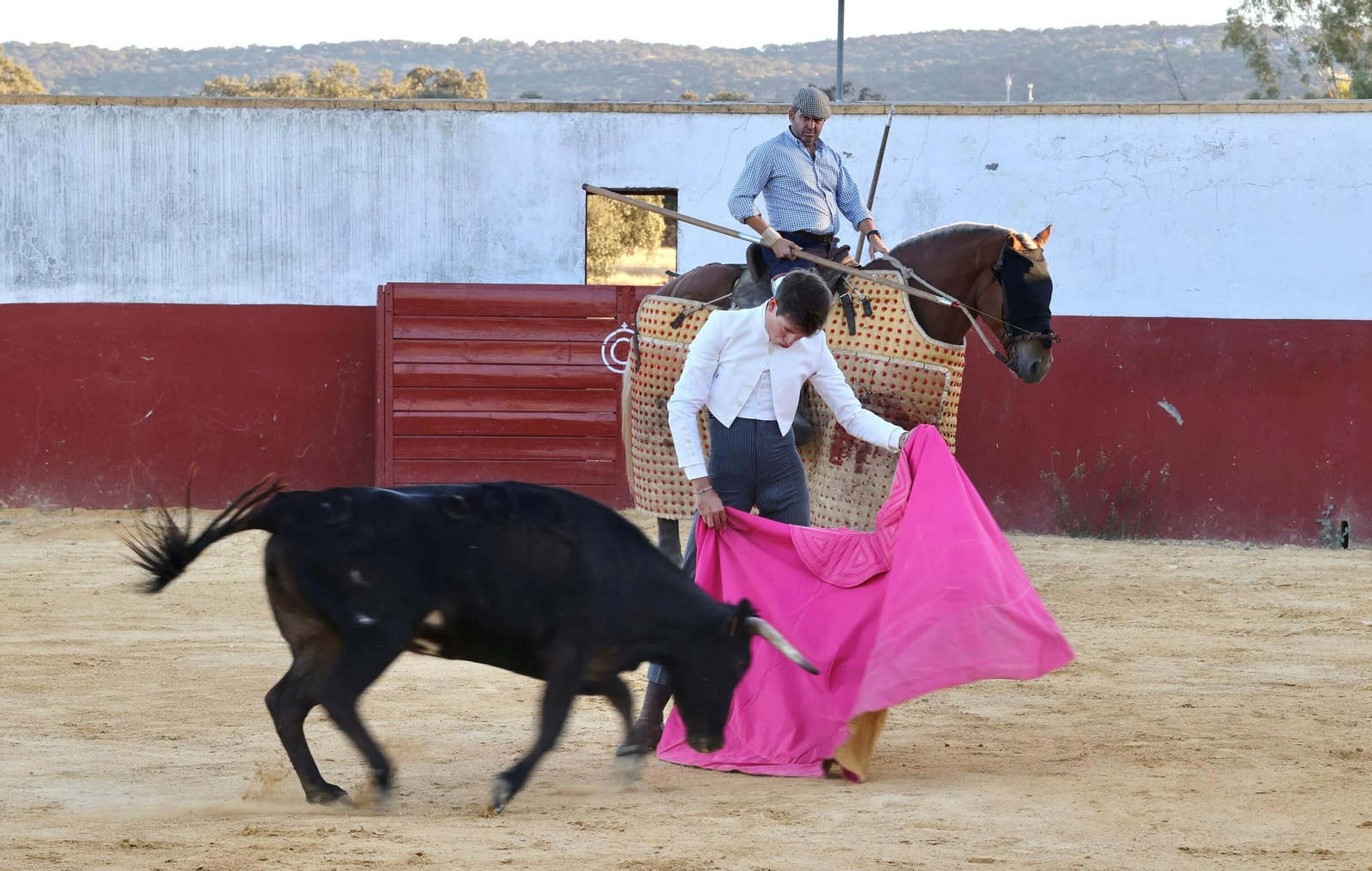 Lance campero en la cuidada placita de Gabriel Rojas.
