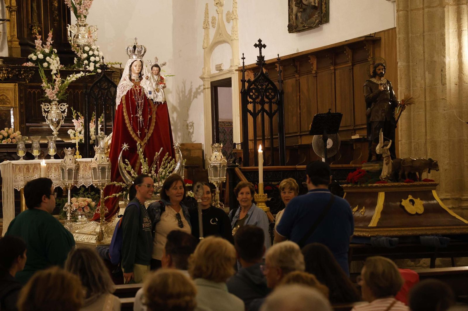 La Virgen de la Luz, patrona de Tarifa, regresa a su santuario entre el fervor y la lluvia