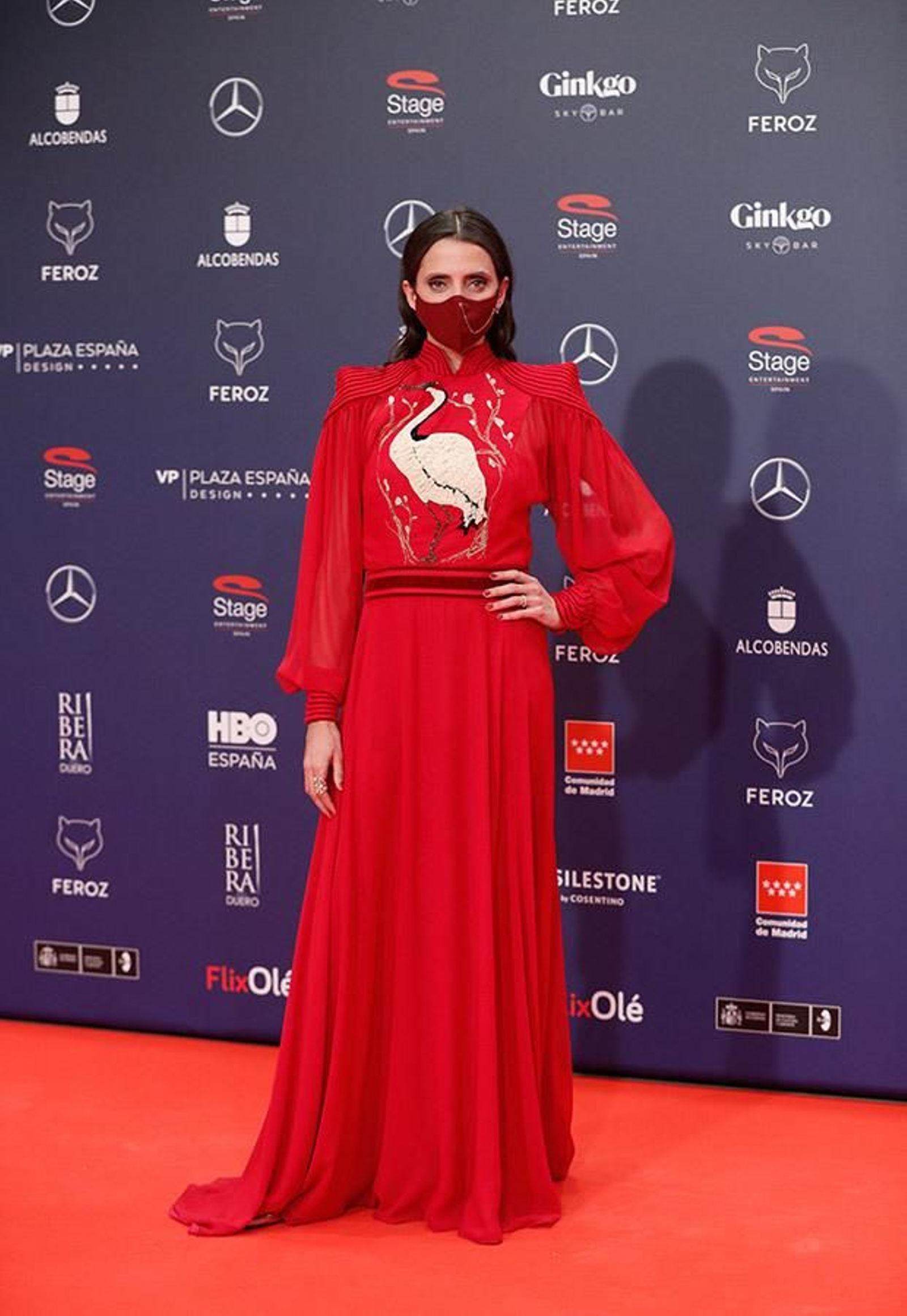 Verónica Gómez, de rojo y aires asiáticos