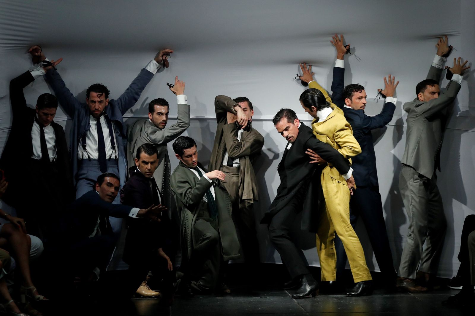 Oteyza fusiona cultura, vanguardia y dandismo