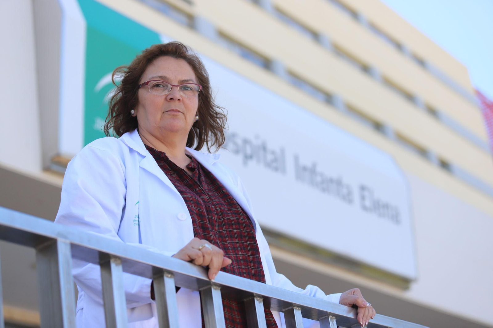 Paloma Hergueta poco después de su nombramiento frente al hospital Infanta Elena.