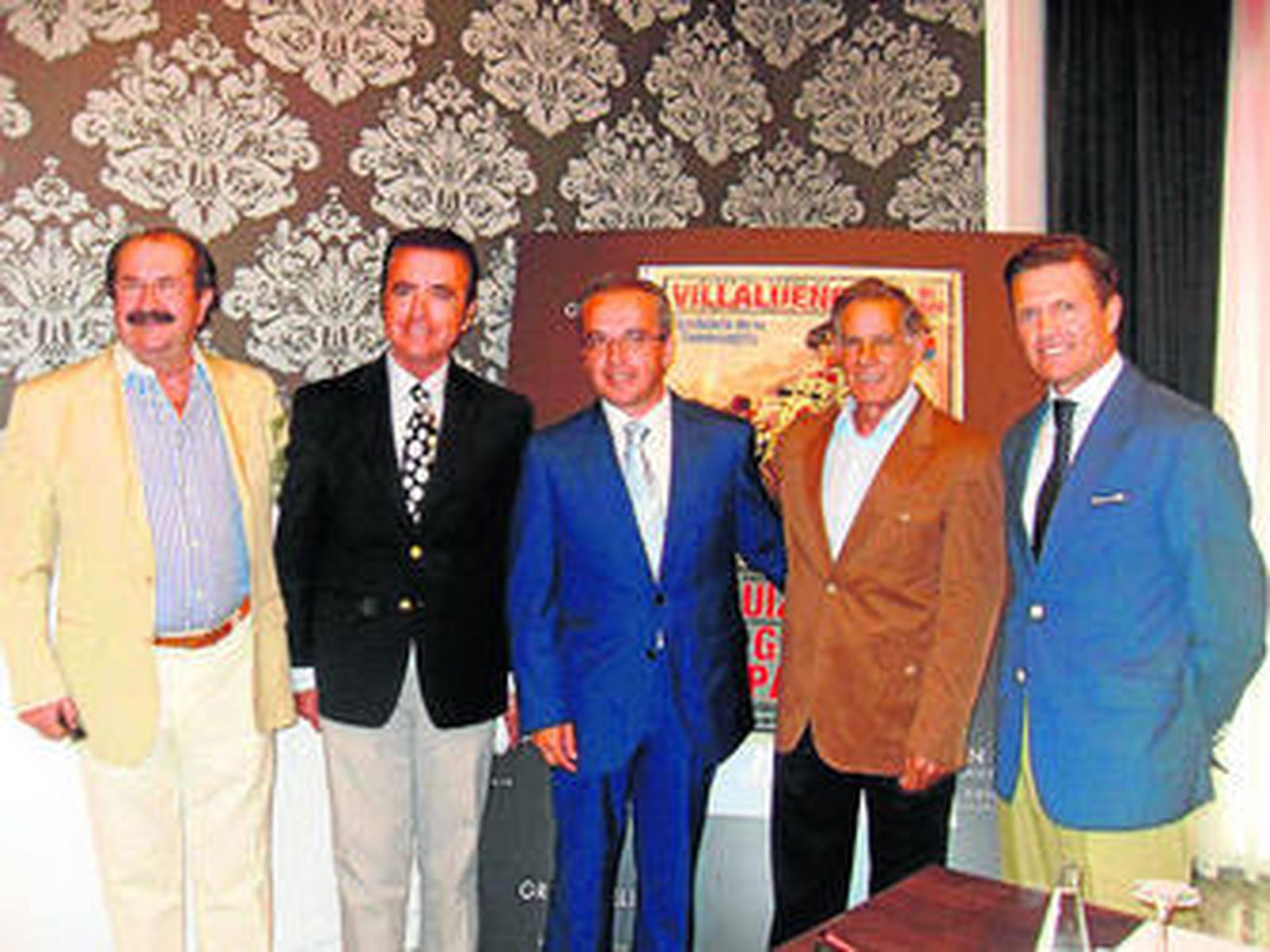 El diestro Espartaco, derecha, junto a Ruiz Miguel, centro, y Ortega Cano, izquierda, intevendrán en las tertulias del encuentro de Algeciras.