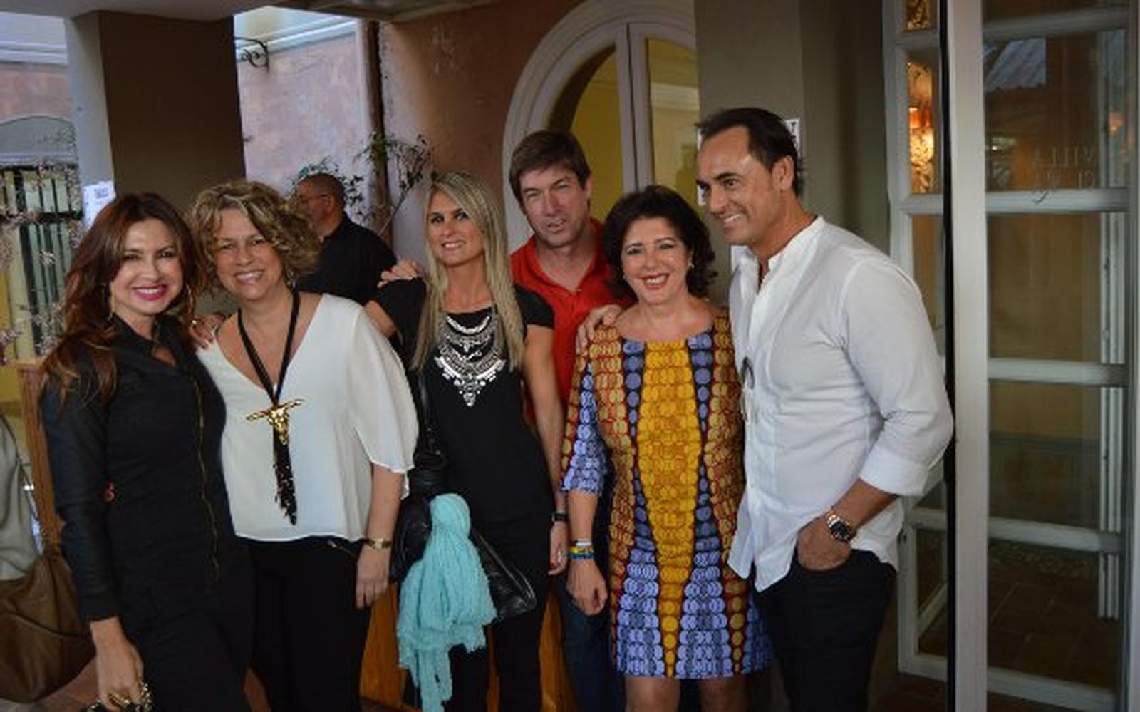 Karen Rey, María Sobrino, Cristina Aciara, Pablo Grosso, Carmen Gil de Haza y el decorador de interiores Mario Linares.


Foto: Ignacio Casas de Ciria
