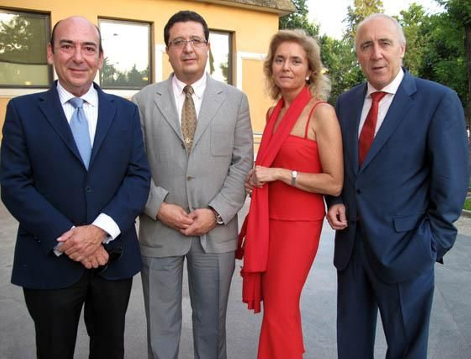 El abogado Miguel García Diéguez, el juez de Familia Francisco Serrano, Mercedes Enrile de Rojas, secretario judicial, y el notario José María Florit.


Foto: Victoria Ramírez