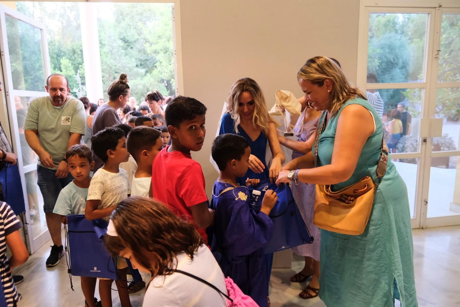 Las fotos de la recepción a los niños saharauis que llegan a Córdoba este verano Las fotos de la recepción a los niños saharauis que llegan a Córdoba este verano