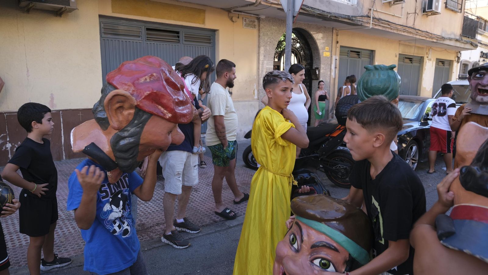 Gigantes y cabezudos en la Feria de Almería 2024, en imágenes