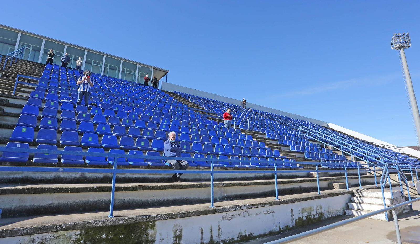 Las gradas de las instalaciones al aire libre volverán a contar con público.
