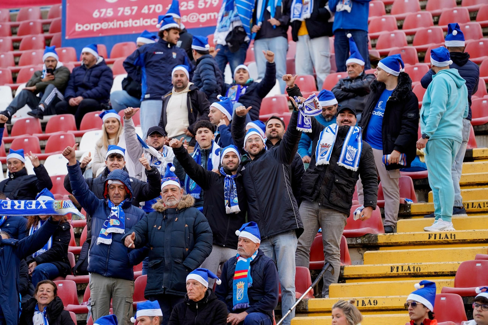 La afición del Xerez CD estuvo presente en el Francisco de la Hera.