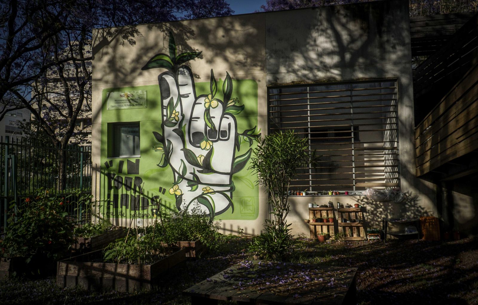 Grafiti realizado el año pasado en el centro cívico El Tejar del Mellizo.