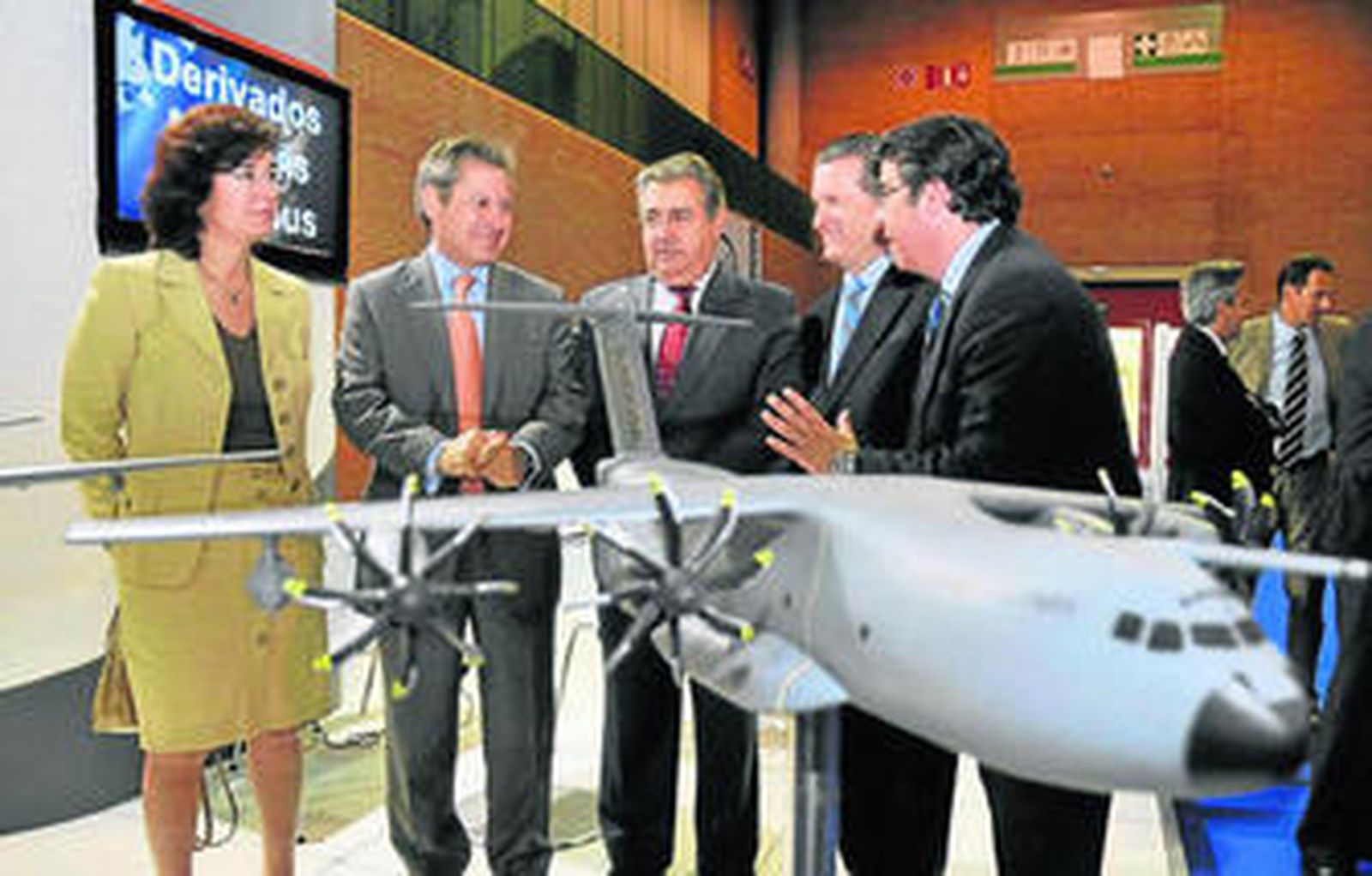 Isabel de Haro, Alberto Gutiérrez, Juan Ignacio Zoido, Eusebio Gallego y Gregorio Serrano, ayer, en SIMA.