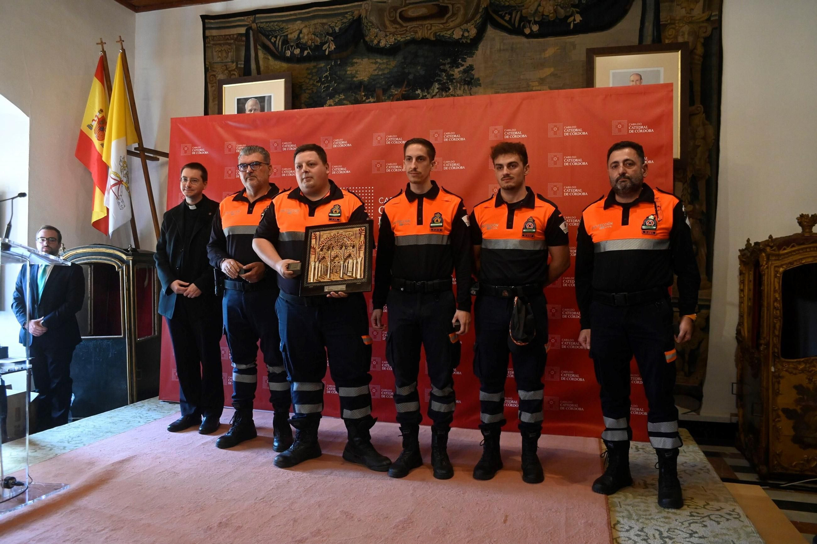El reconocimiento a quienes lucharon contra el incendio de la Mezquita de Córdoba, en imágenes