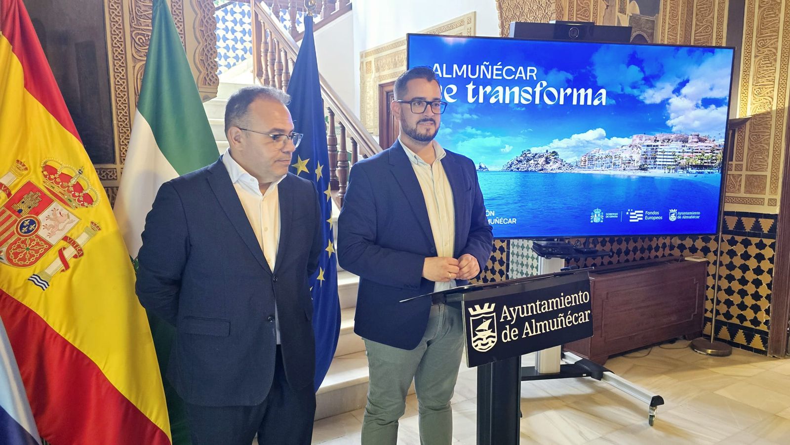 El alcalde de Almuñécar, Juan José Ruiz Joya, y el concejal de Obras Públicas y Proyectos Estratégicos, Francisco Rodríguez, durante la presentación