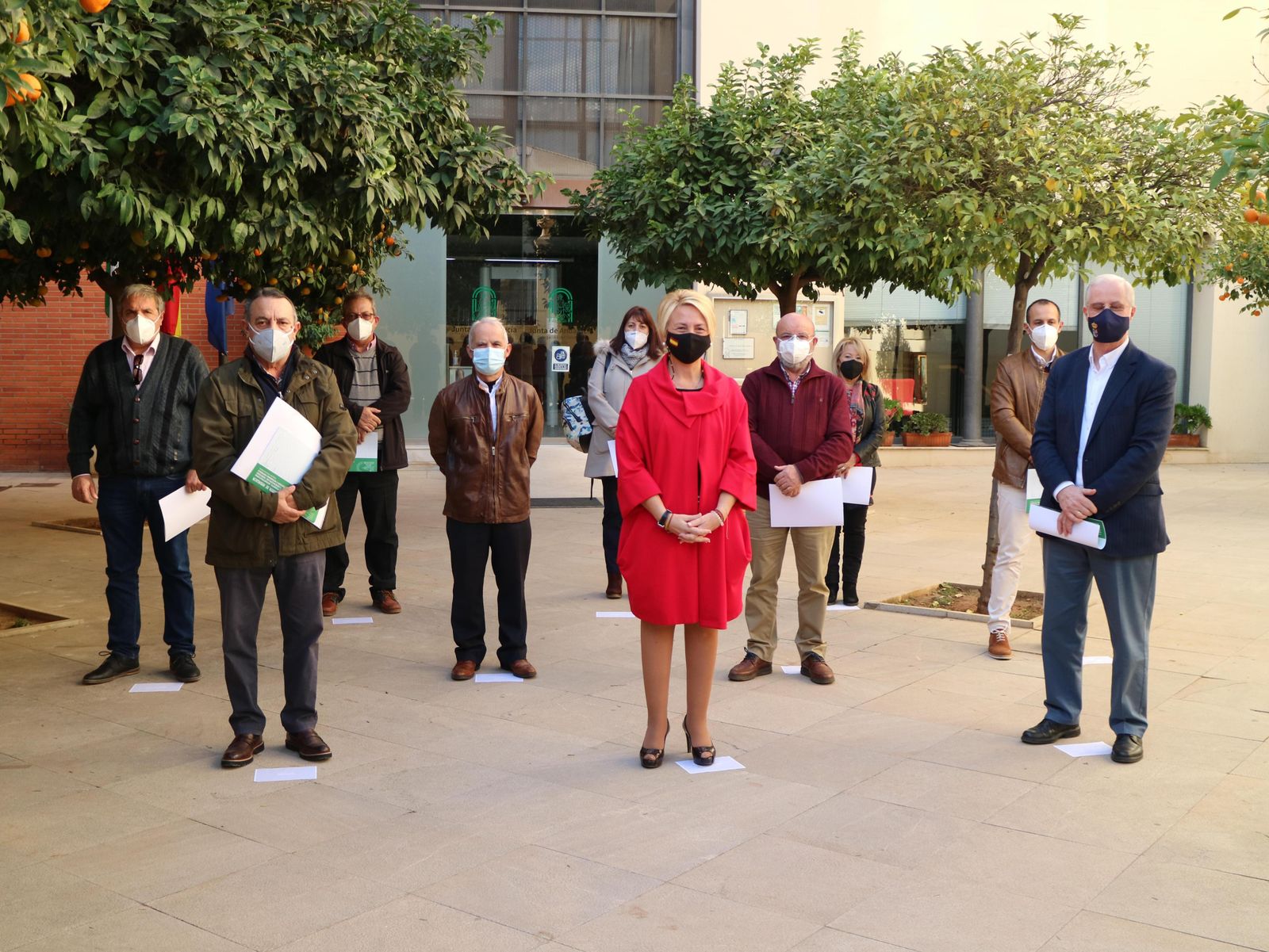 La delegada de Fomento ha estado acompañada por 13 alcaldes.