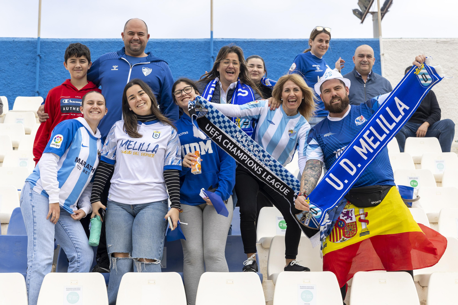 El malaguismo no falló: Búscate en las fotos del Melilla - Málaga CF