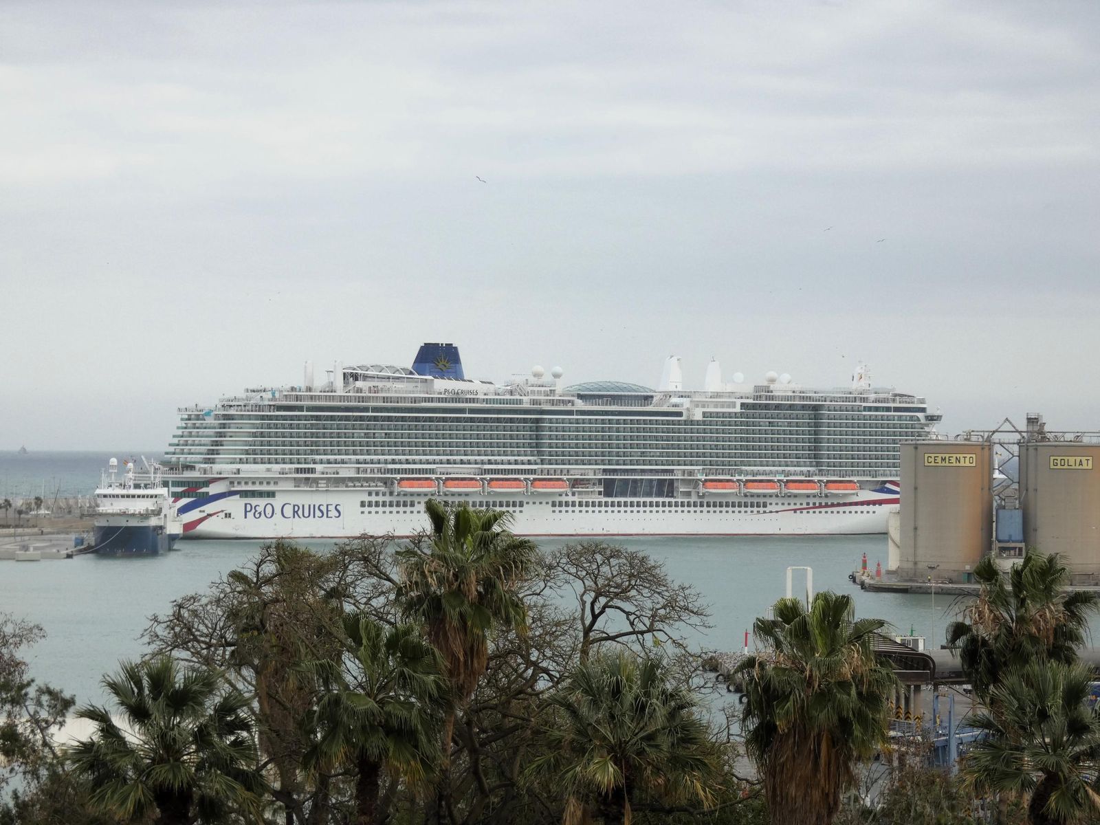 Buque de crucero 'Iona' en su inesperada llegada malagueña de hace unos días.