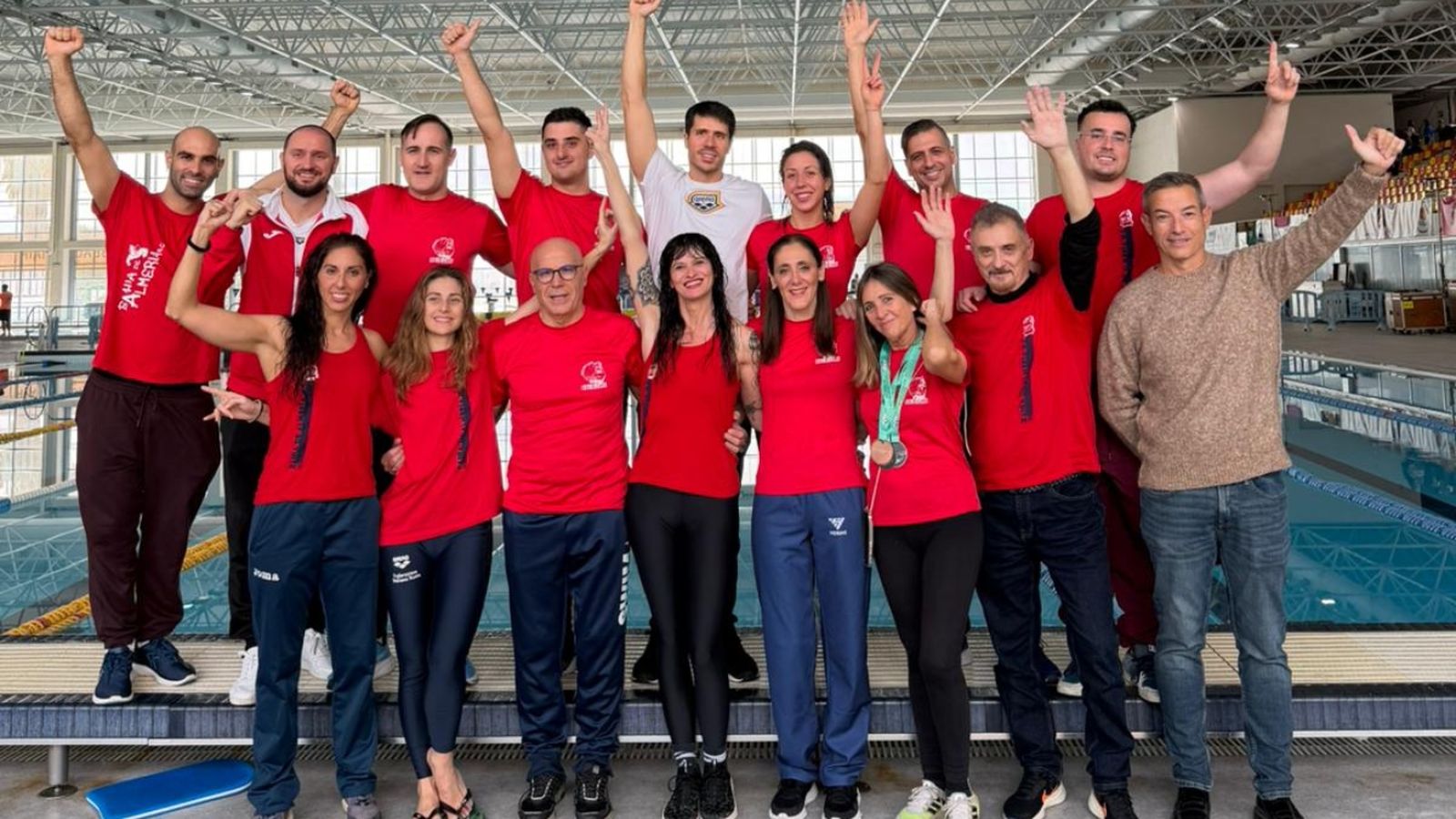 El equipo del Club Natación Bahía de Almería que compitió en el XXIII Campeonato de Andalucía Open Máster de Invierno.