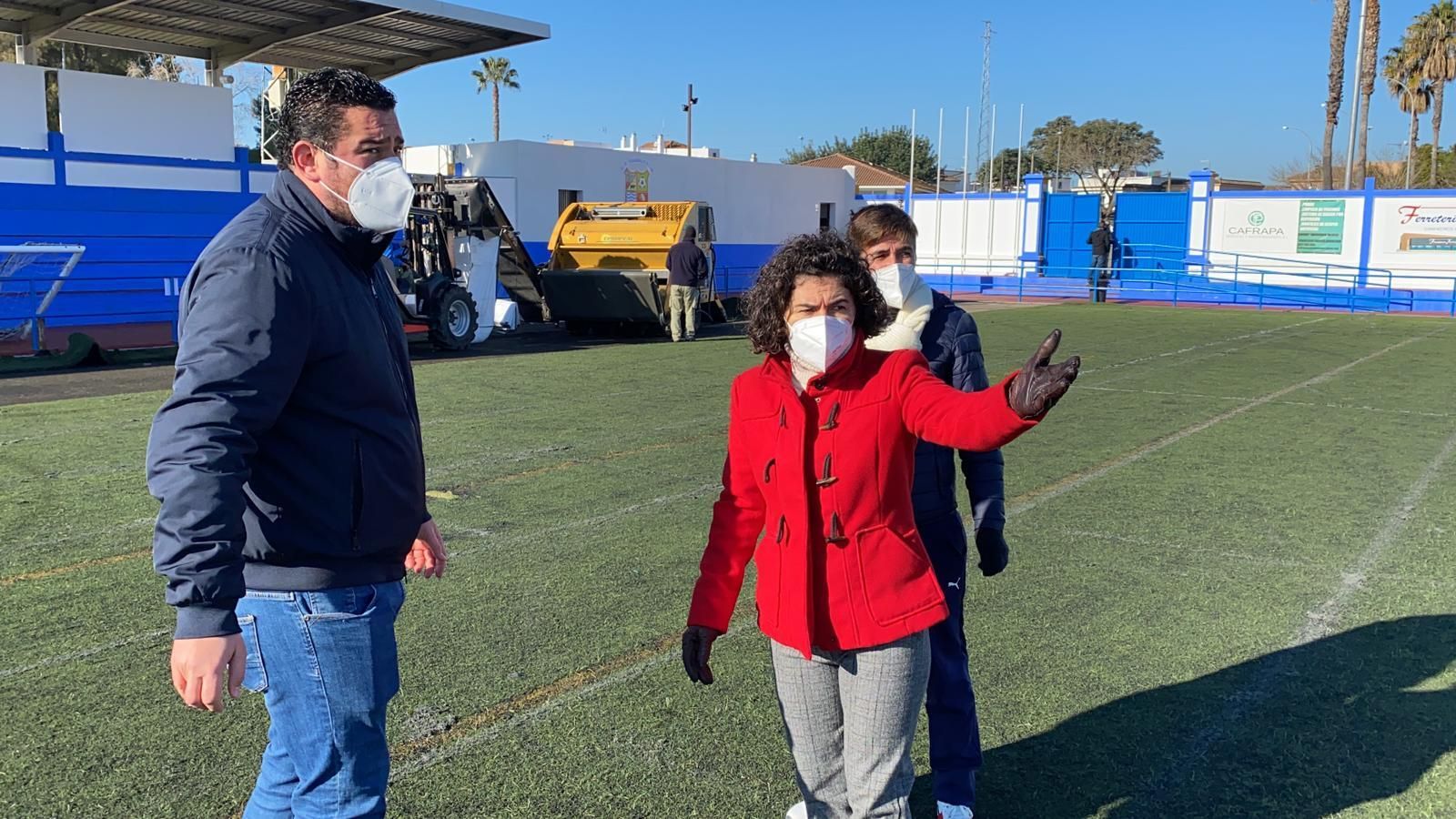 Nieves Mendoza, alcaldesa de Guadalcacín, en una imagen de archivo en el campo de fútbol Fernández Marchán.