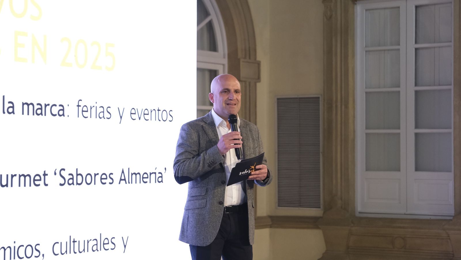 La marca gourmet 'Sabores Almería' presenta su calendario 2026 a los empresarios de Almería