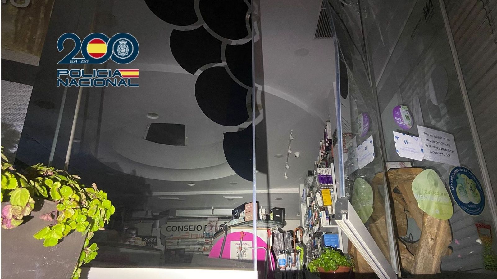 Farmacia de Las Viñas en Jerez, tras ser forzada.