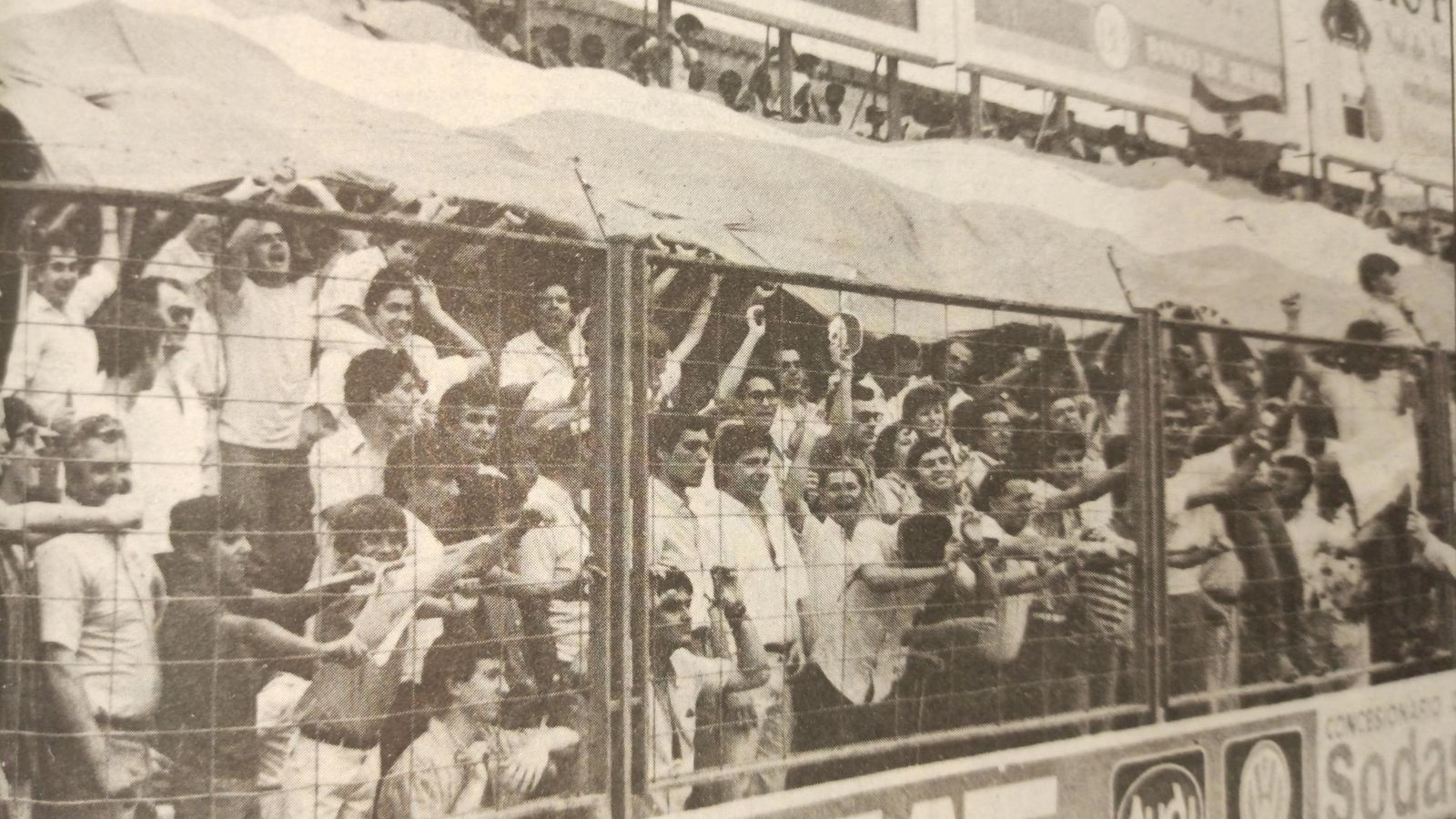 En la zona de Preferencia se desplegó una enorme bandera de 25 metros.